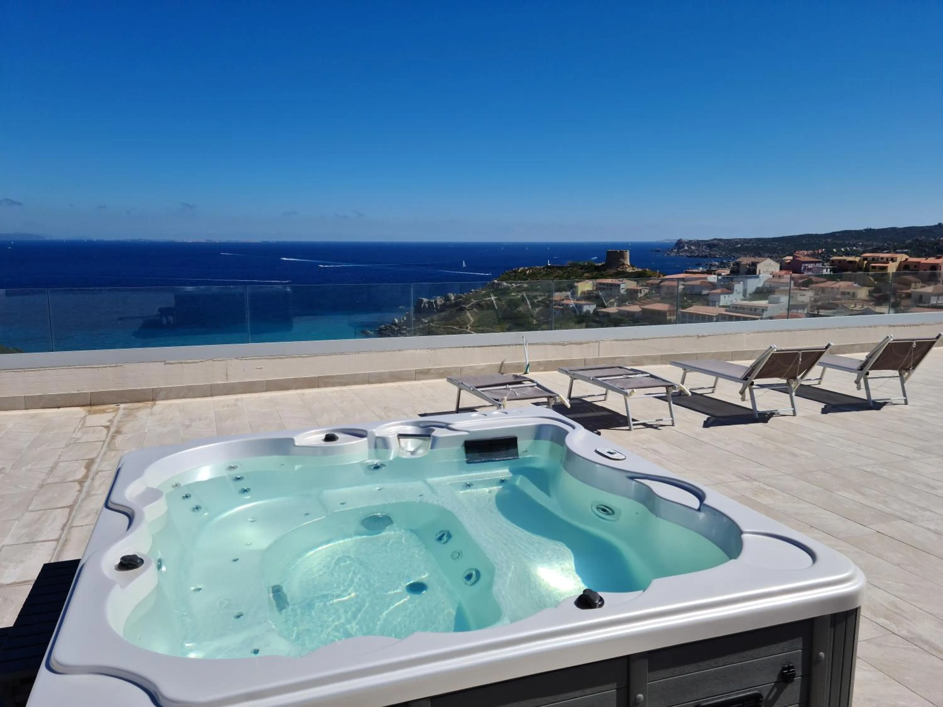 Hot Tub in La Contessa Pool & Sea View