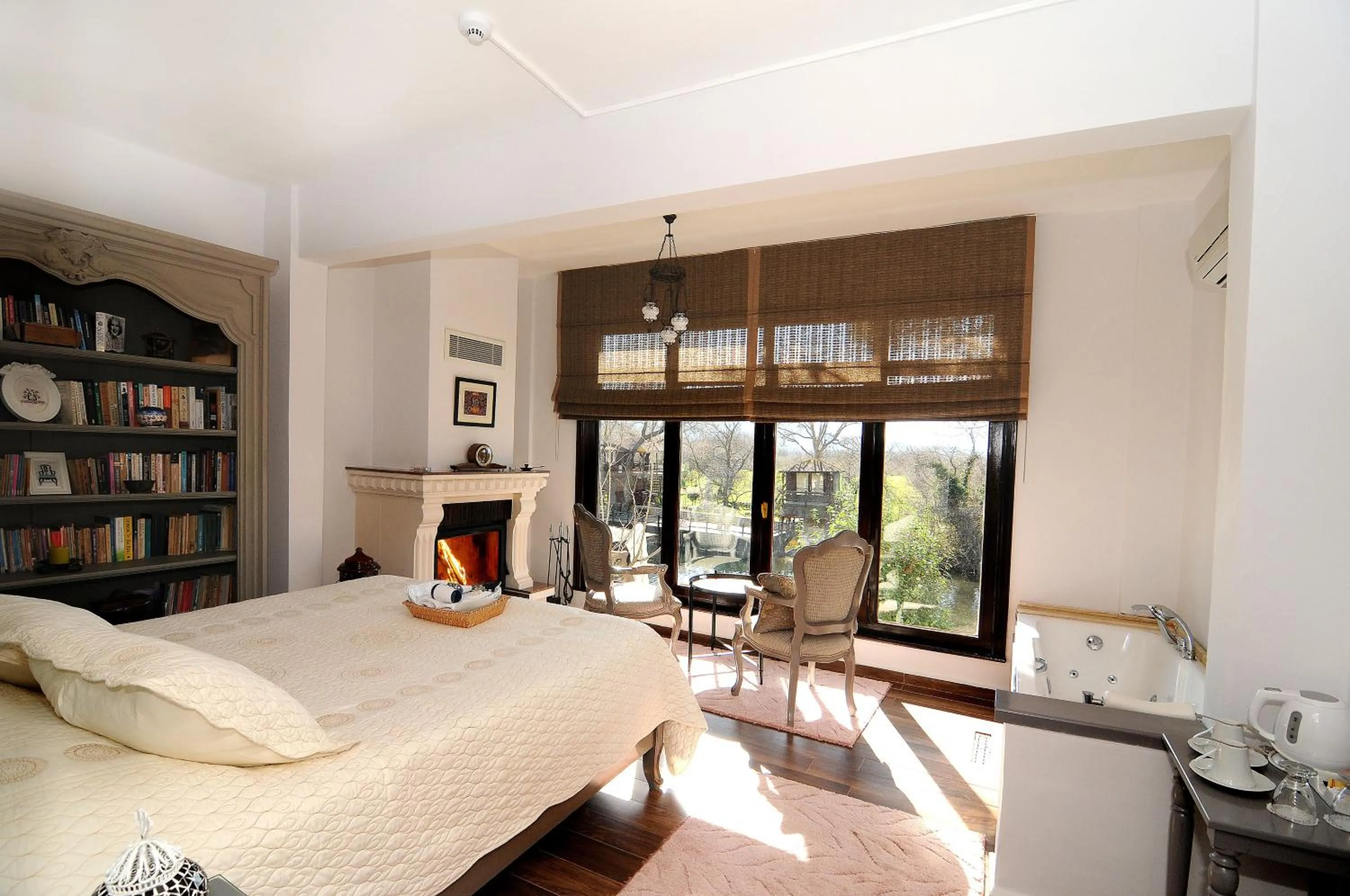 Decorative detail, Bed in Beyaz Ev Agva - Adult only +15