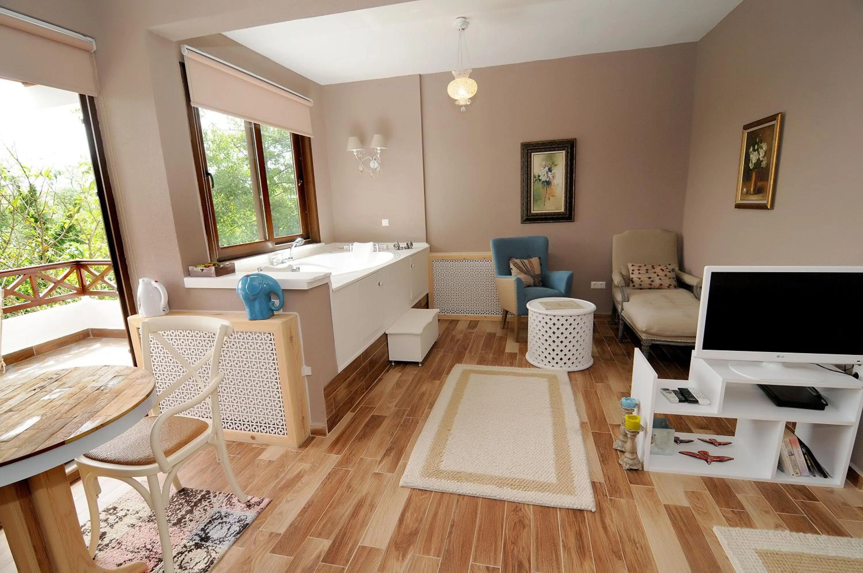 Photo of the whole room in Beyaz Ev Agva - Adult only +15