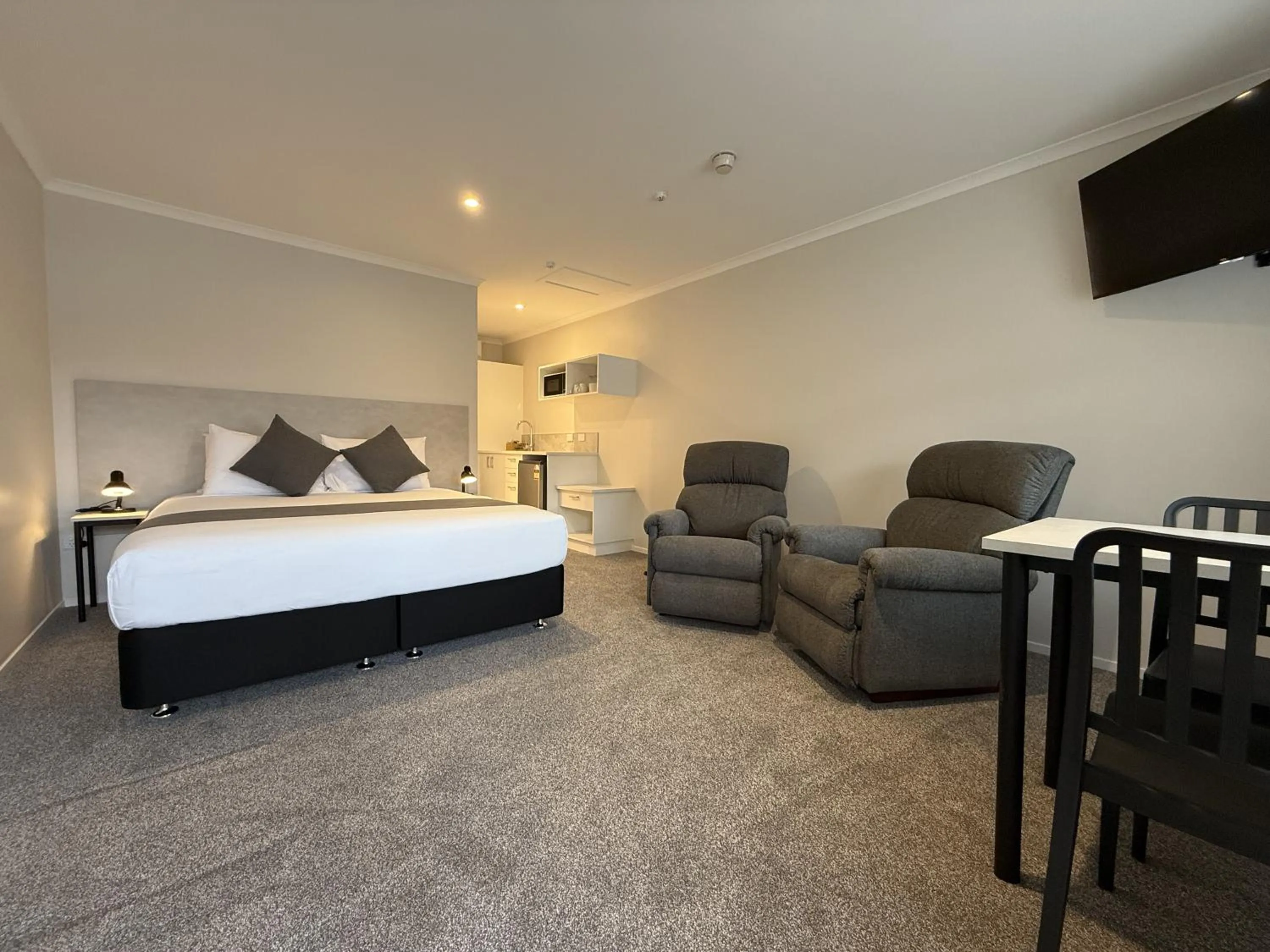 Bed in BKs Pioneer Motel