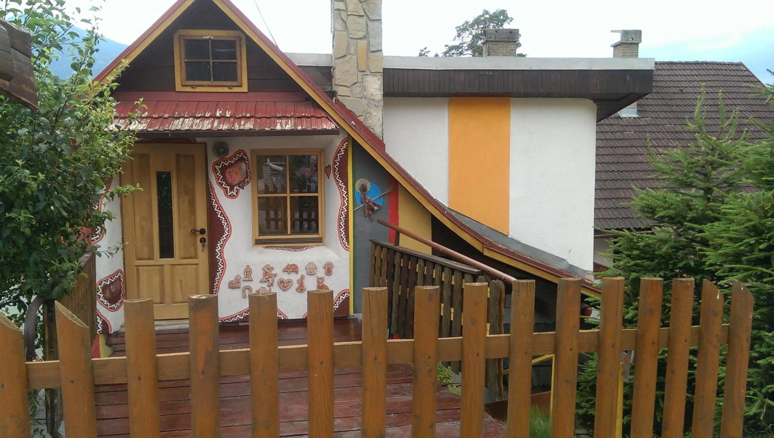 Facade/entrance in chata Ivka Leštiny