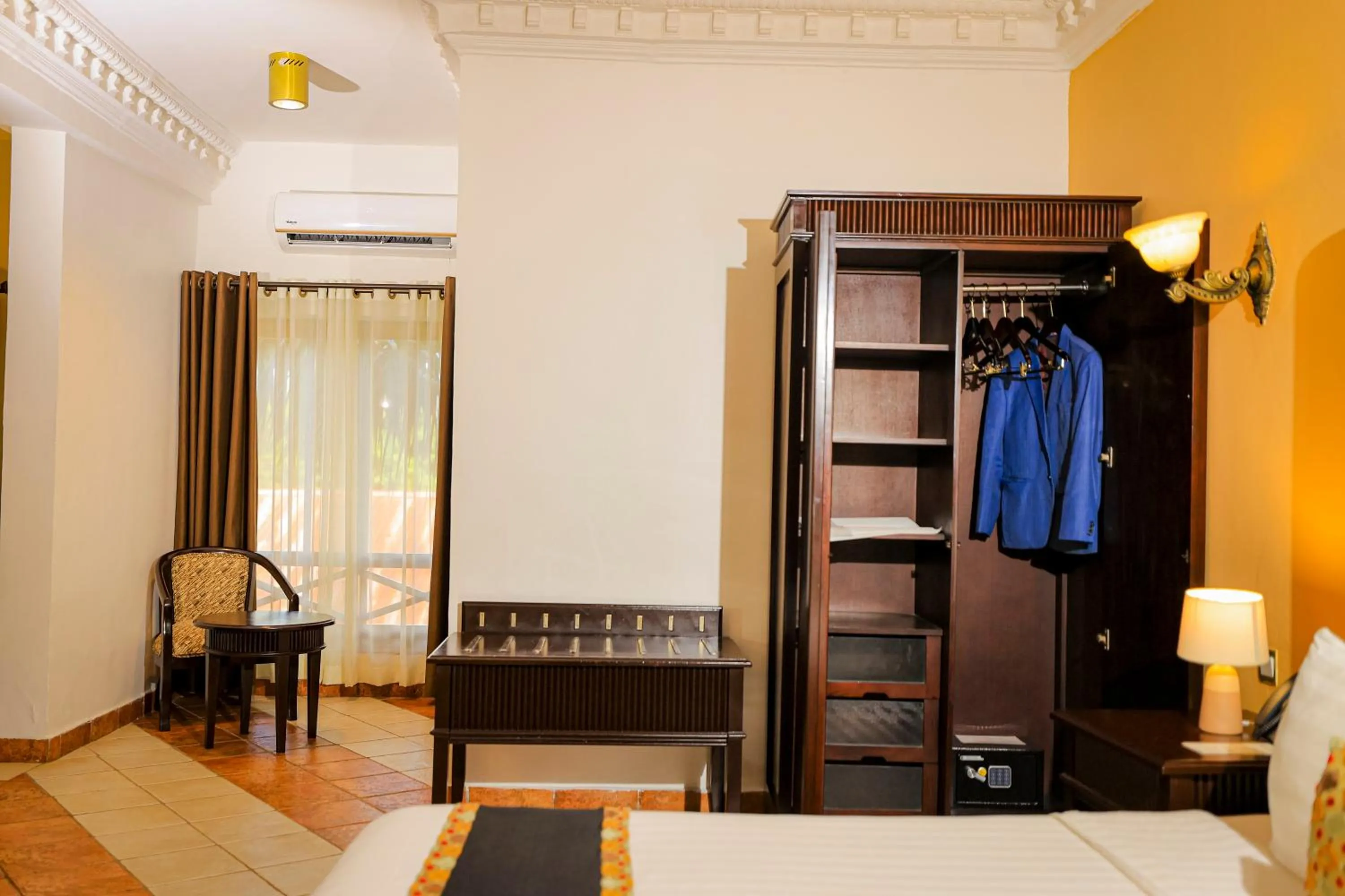 wardrobe, Bed in Colosseum Boutique Hotel & Spa