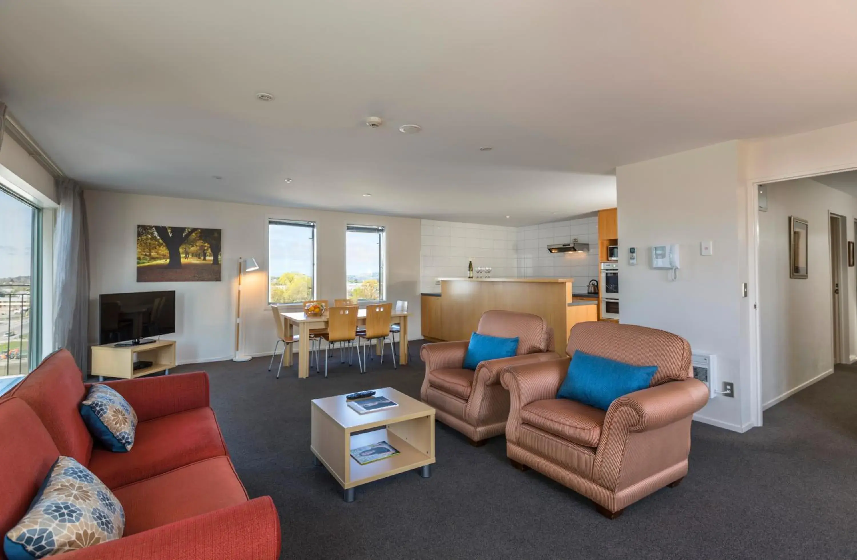 Three-Bedroom Apartment in Quest Cathedral Junction Serviced Apartments Three-Bedroom Apartment in Quest Cathedral Junction Serviced Apartments