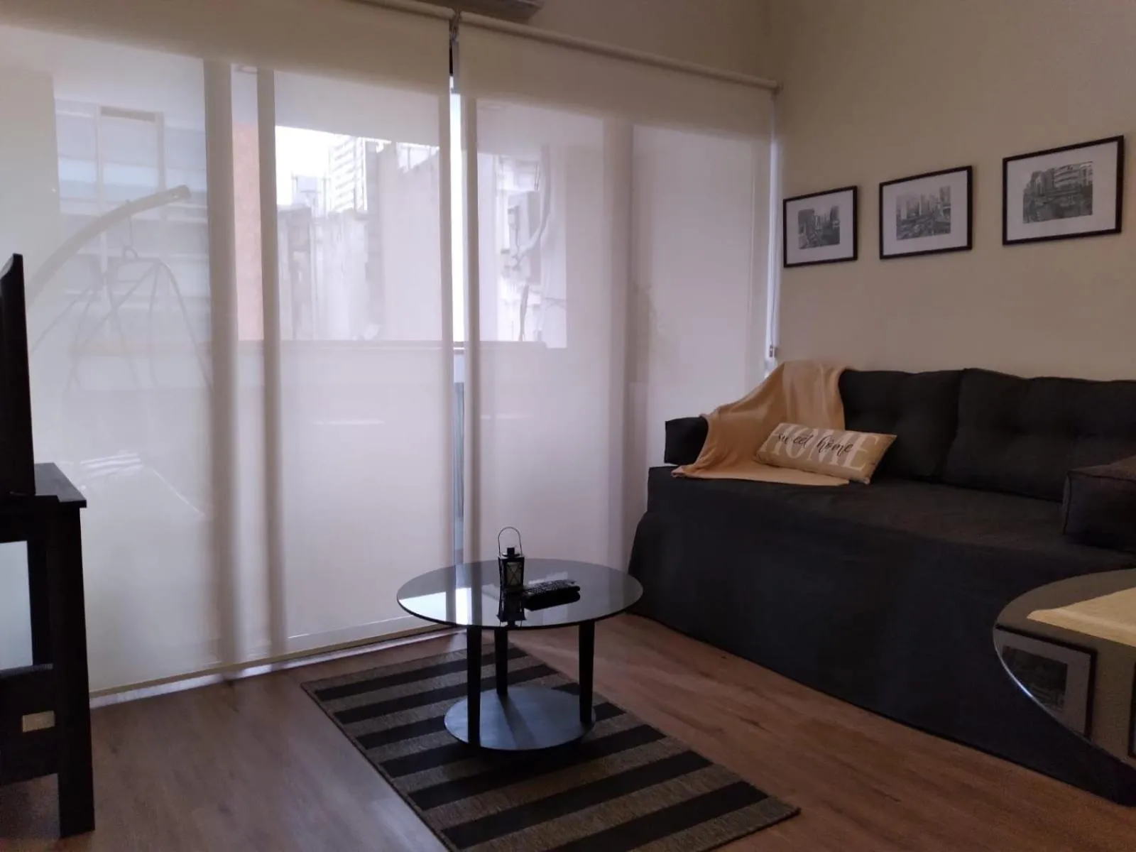 "El Farolito Apartment"