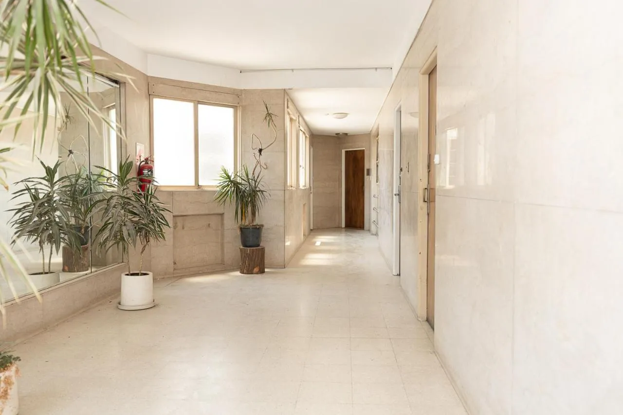 "El Farolito Apartment"