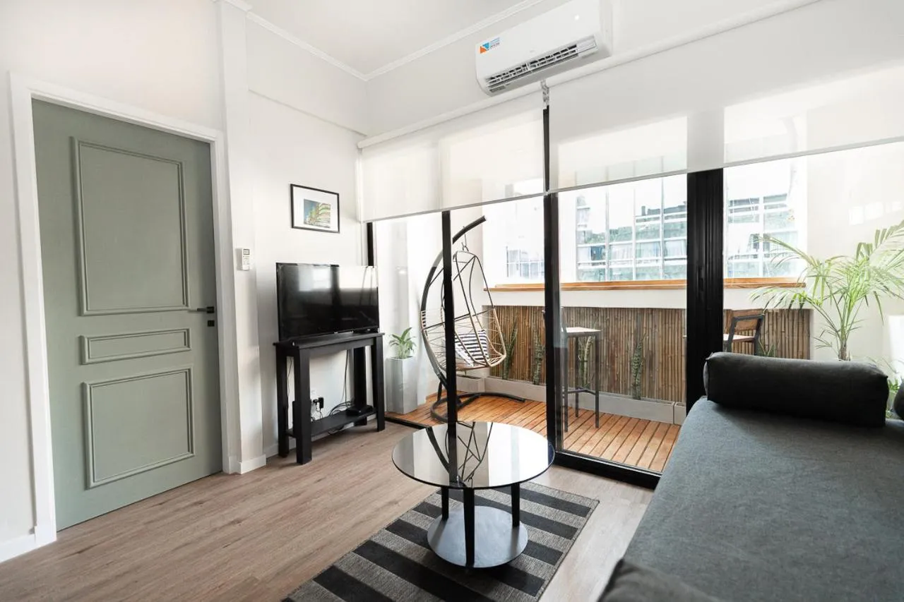 "El Farolito Apartment"