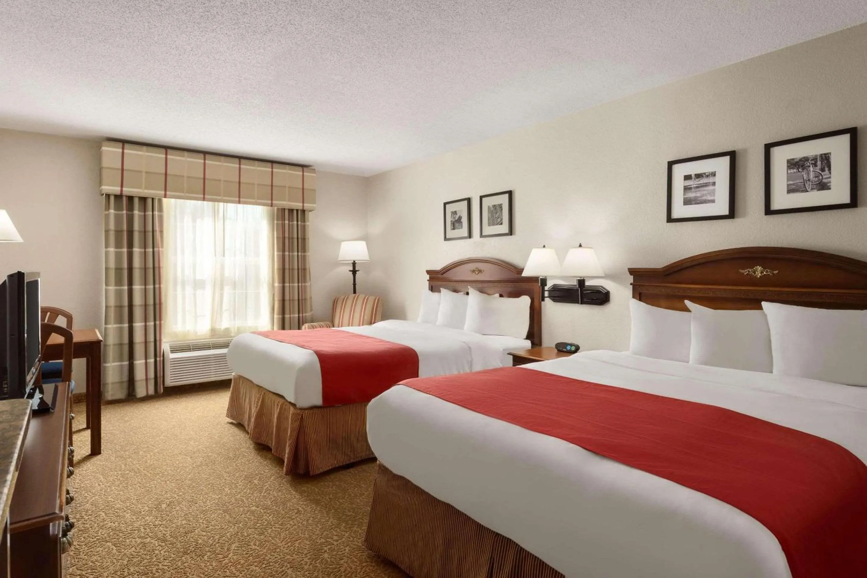 Bedroom, Bed in Country Inn & Suites by Radisson, Louisville South, KY