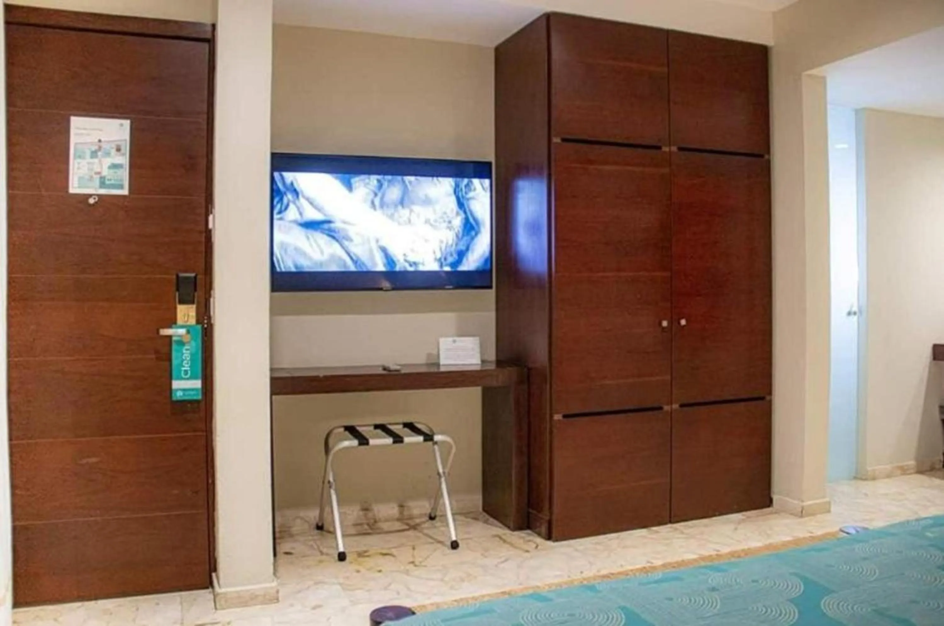 TV and multimedia in Hotel The Palm