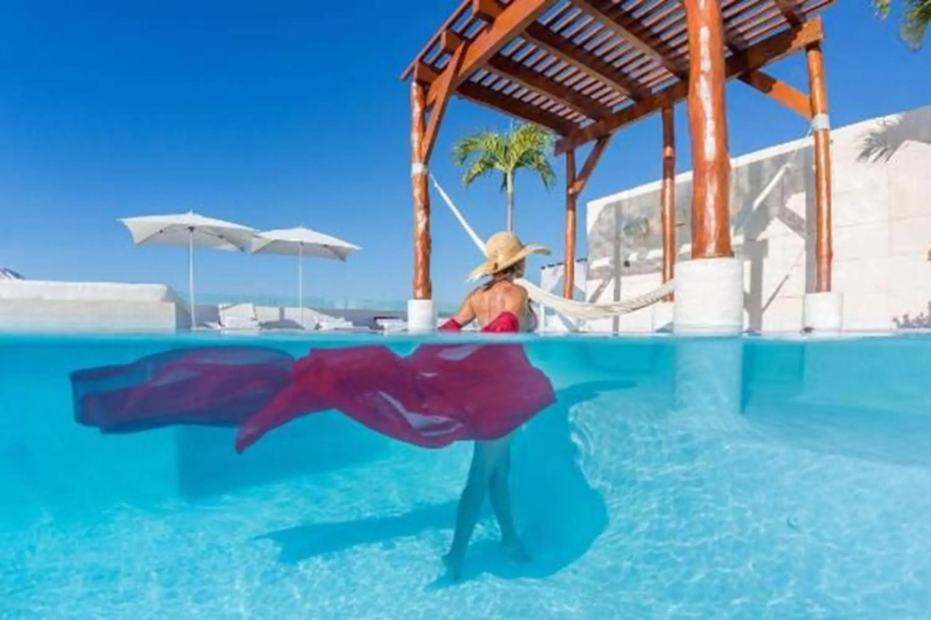 Swimming pool in Hotel The Palm Swimming pool in Hotel The Palm
