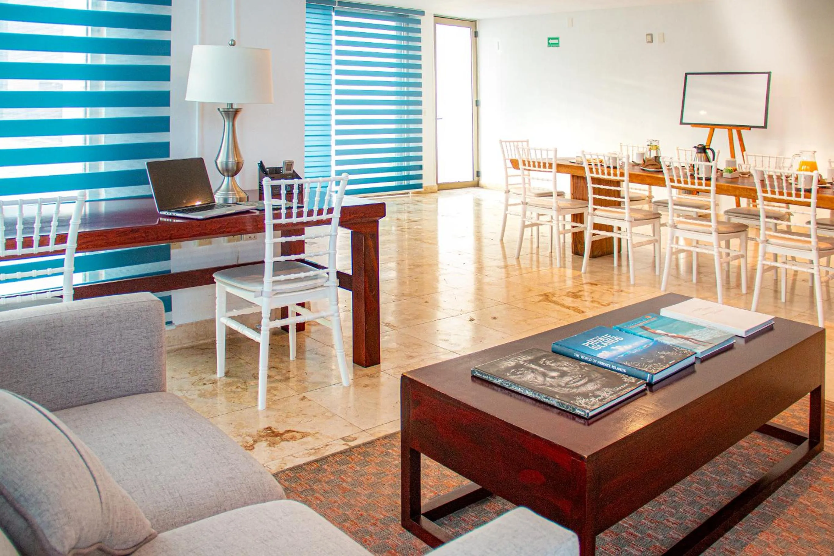 Property building in Hotel The Palm