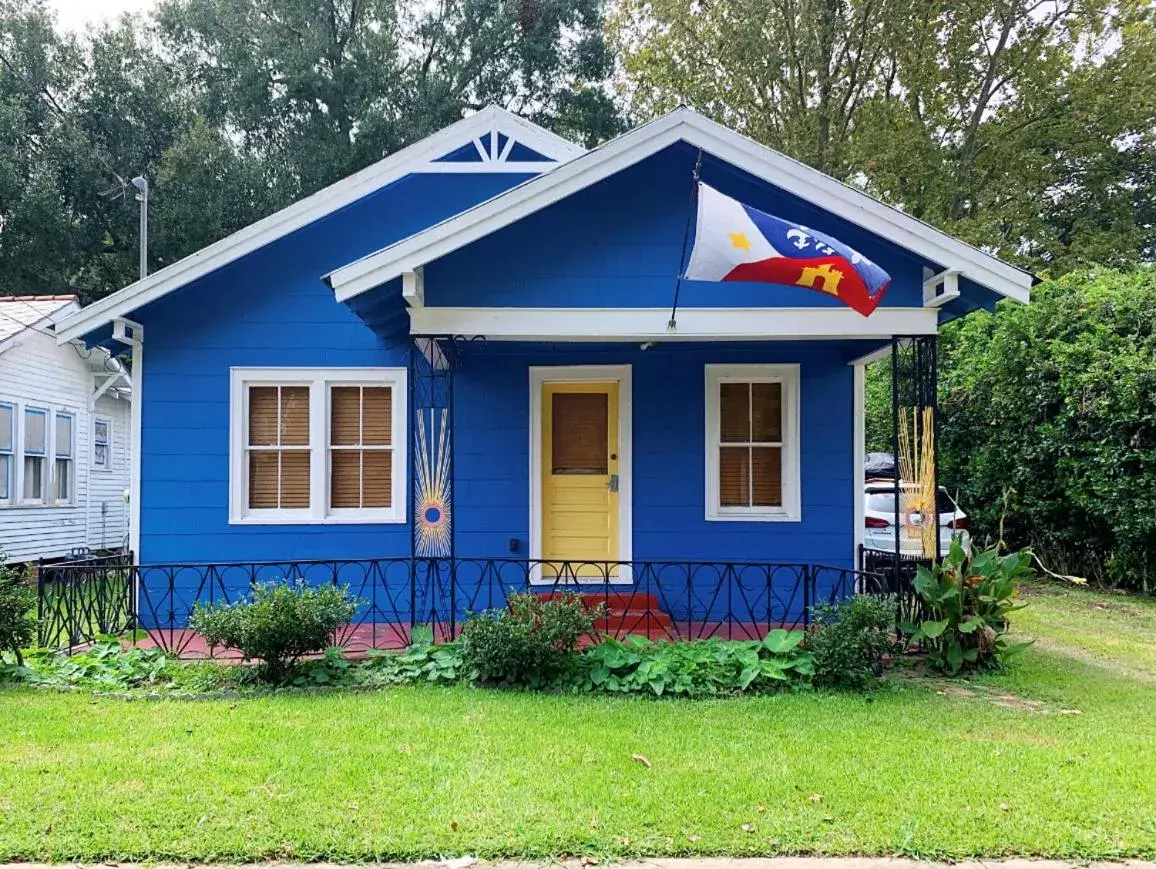 Three-Bedroom Bungalow in Blue Moon Guest House Three-Bedroom Bungalow in Blue Moon Guest House