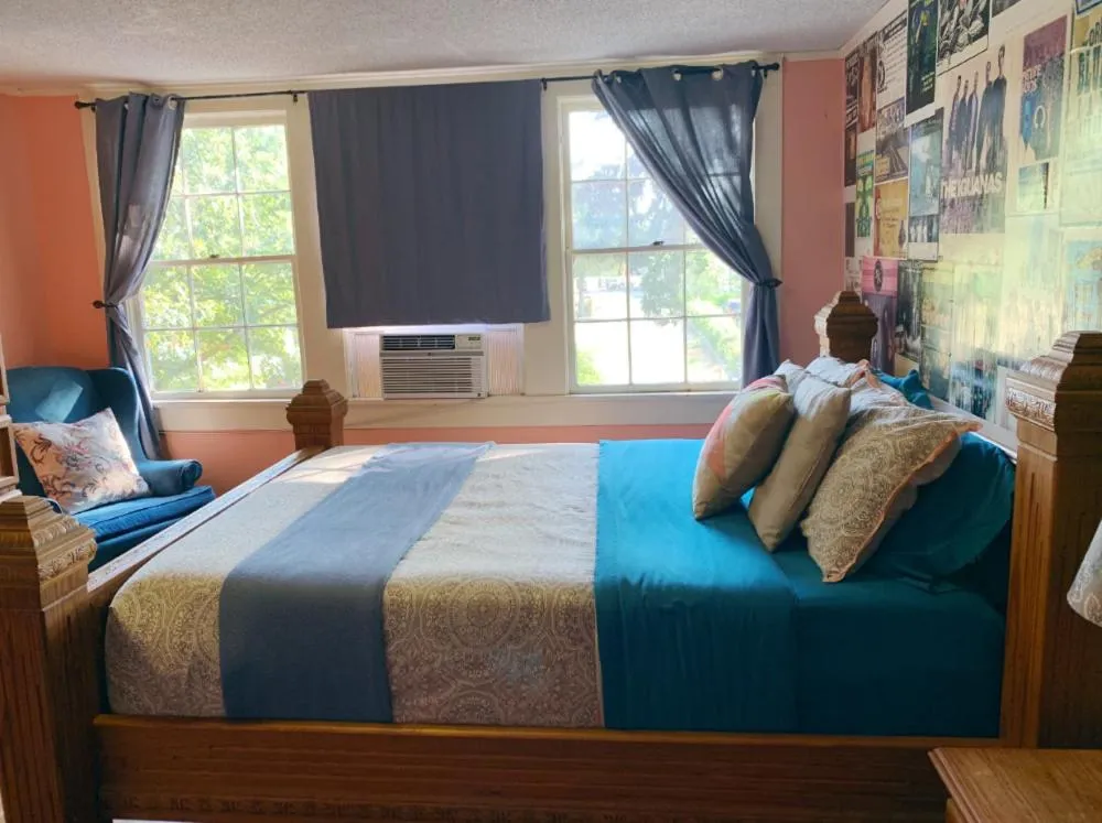 Bed in Blue Moon Guest House