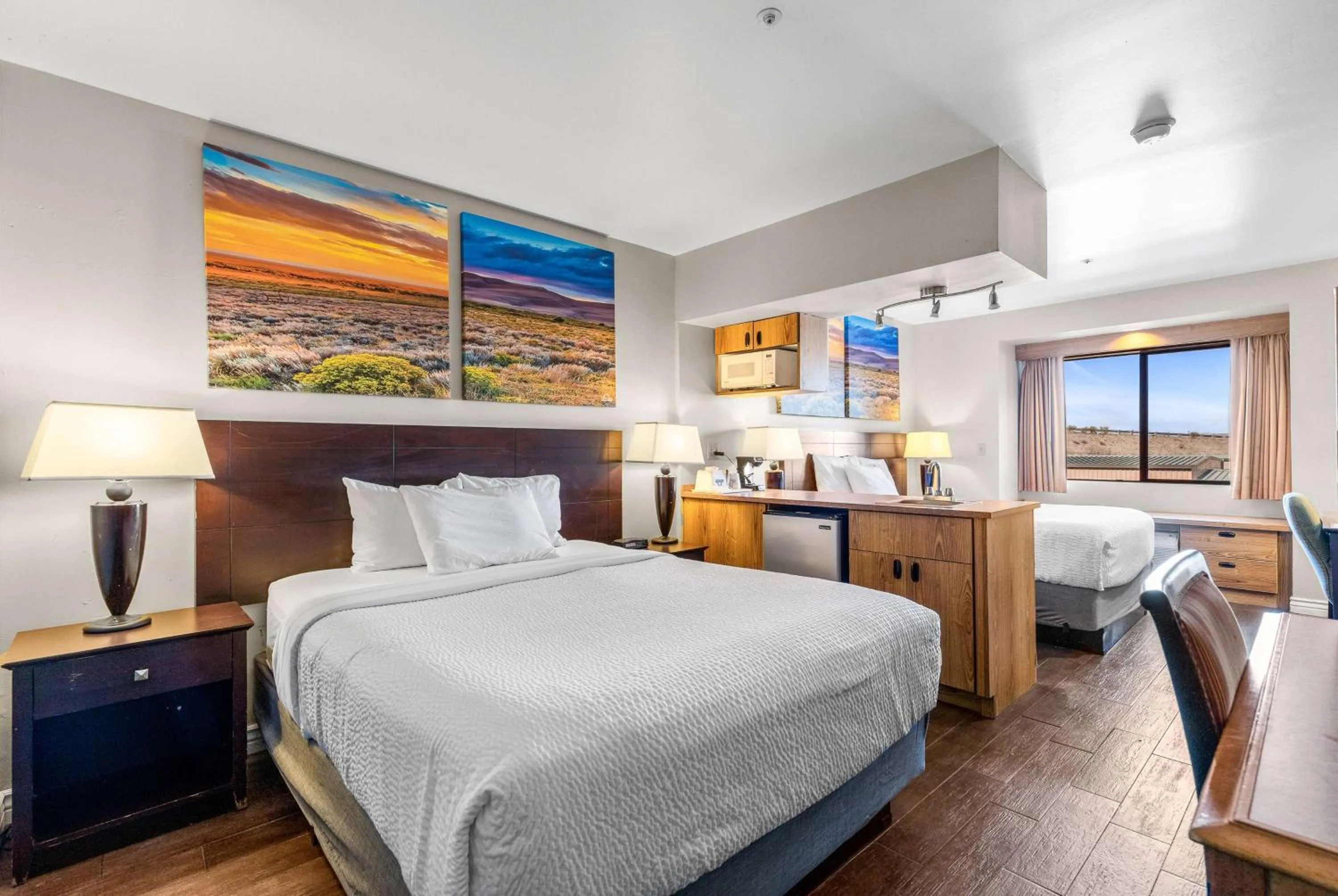 Photo of the whole room, Bed in Days Inn by Wyndham Camp Verde Arizona