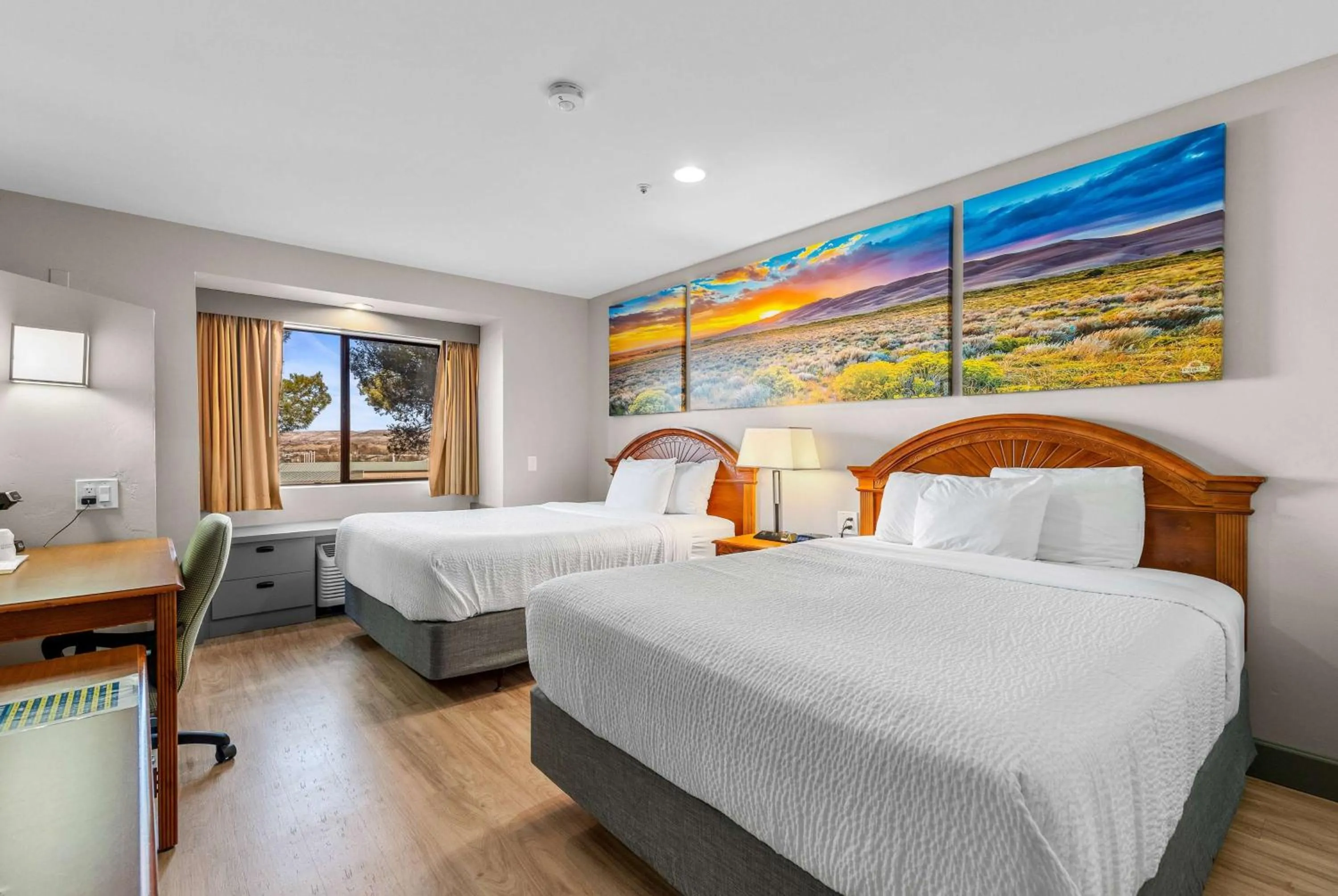 Photo of the whole room, Bed in Days Inn by Wyndham Camp Verde Arizona