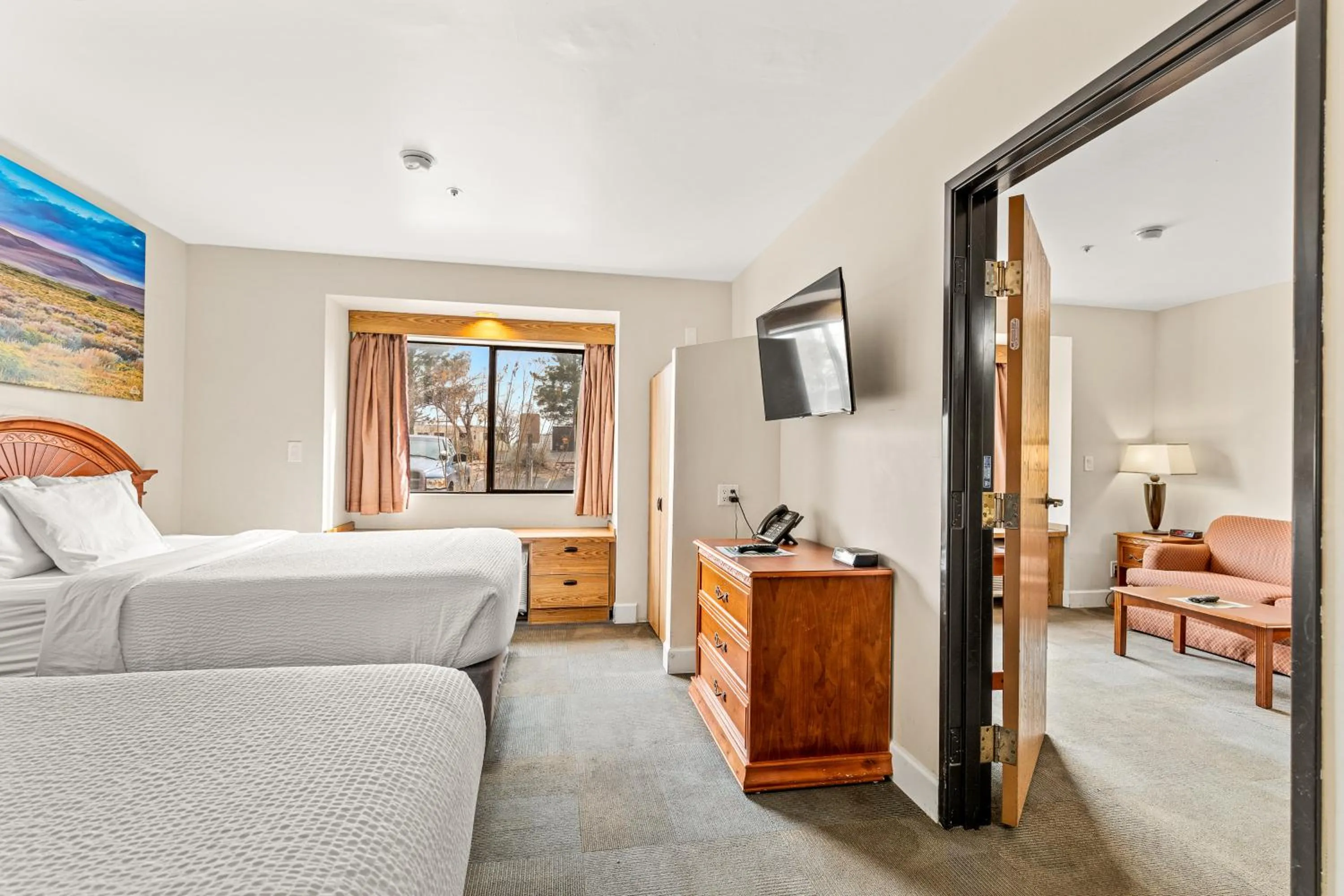 Living room, Bed in Days Inn by Wyndham Camp Verde Arizona