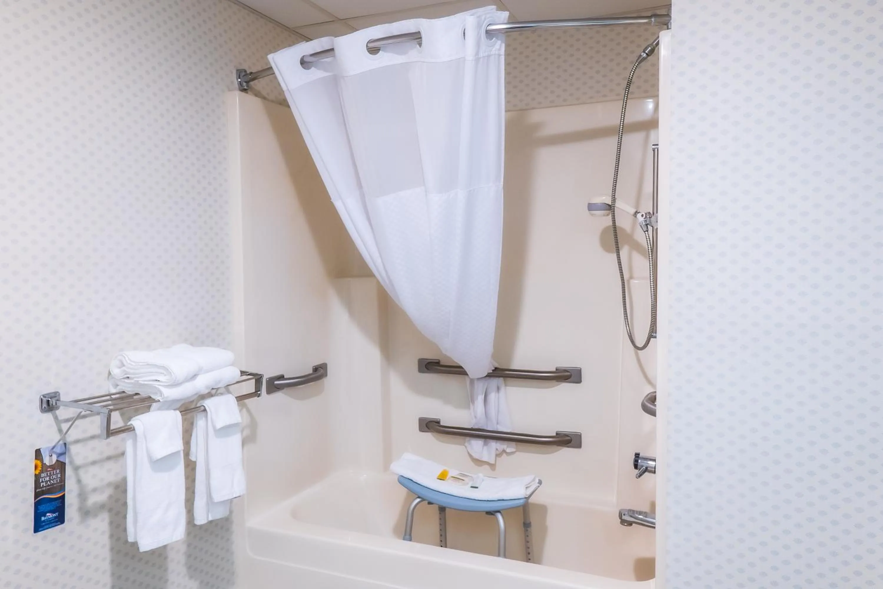 Shower in Baymont by Wyndham London KY