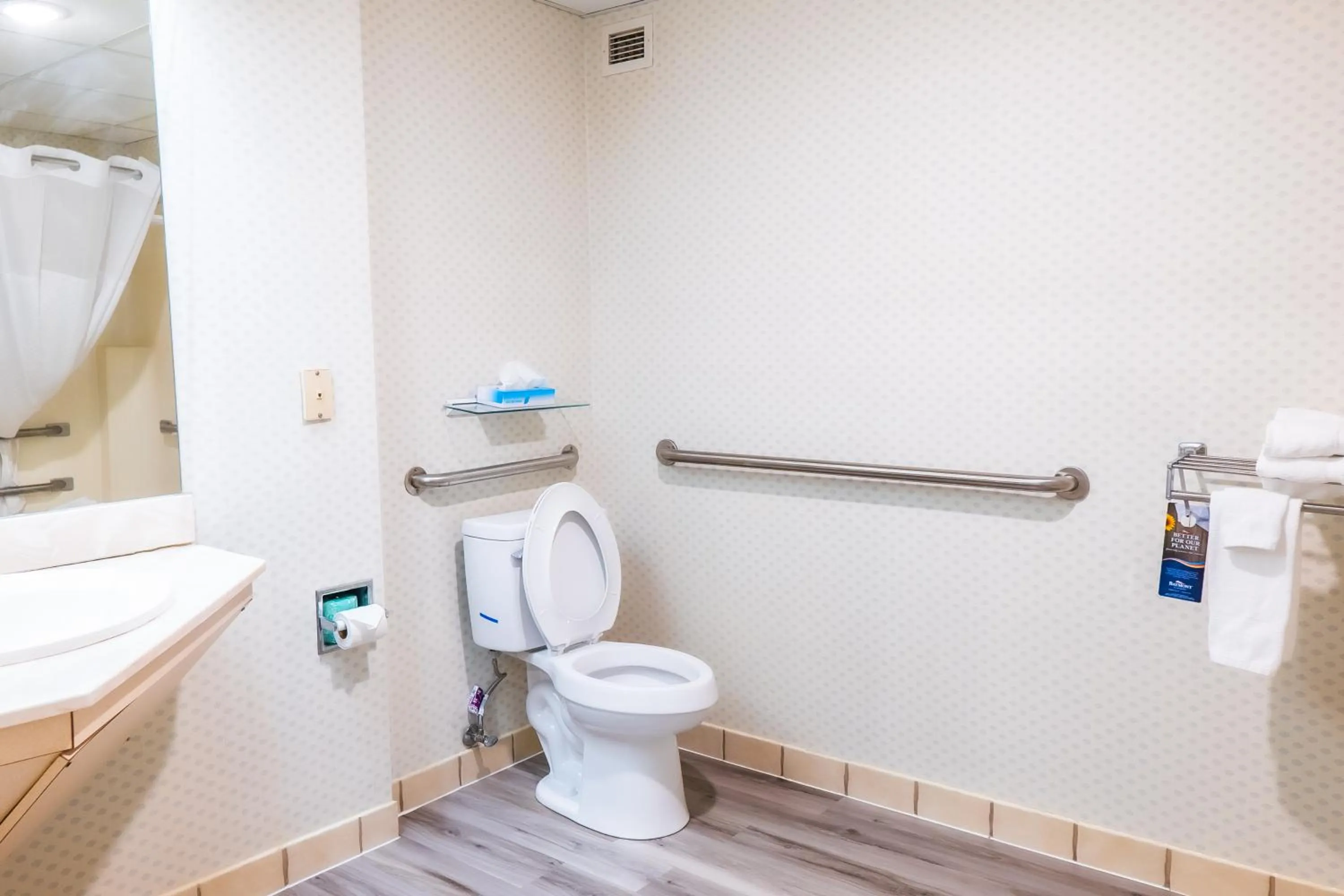 Shower in Baymont by Wyndham London KY