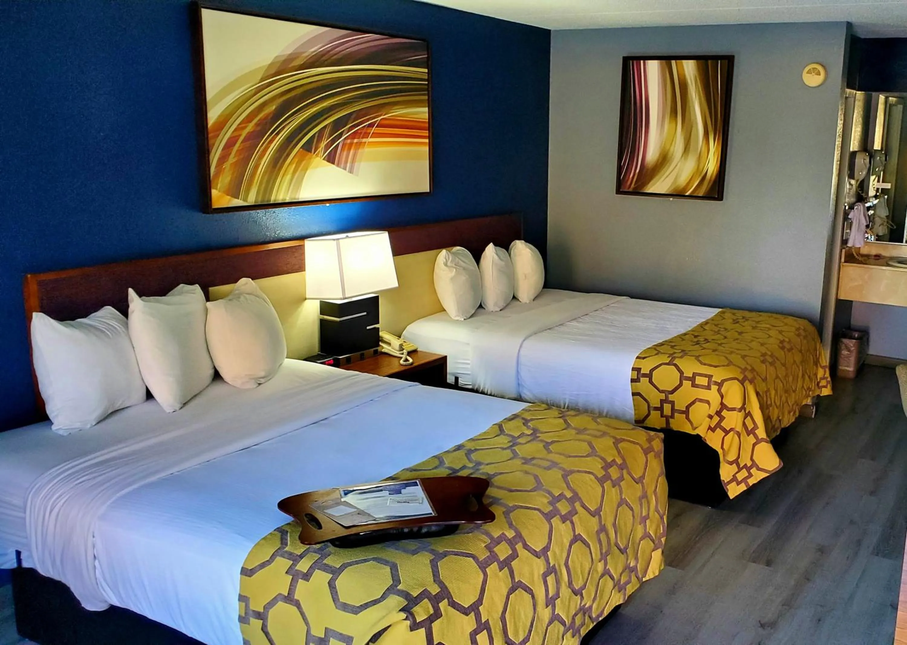 Property building, Bed in Baymont by Wyndham London KY