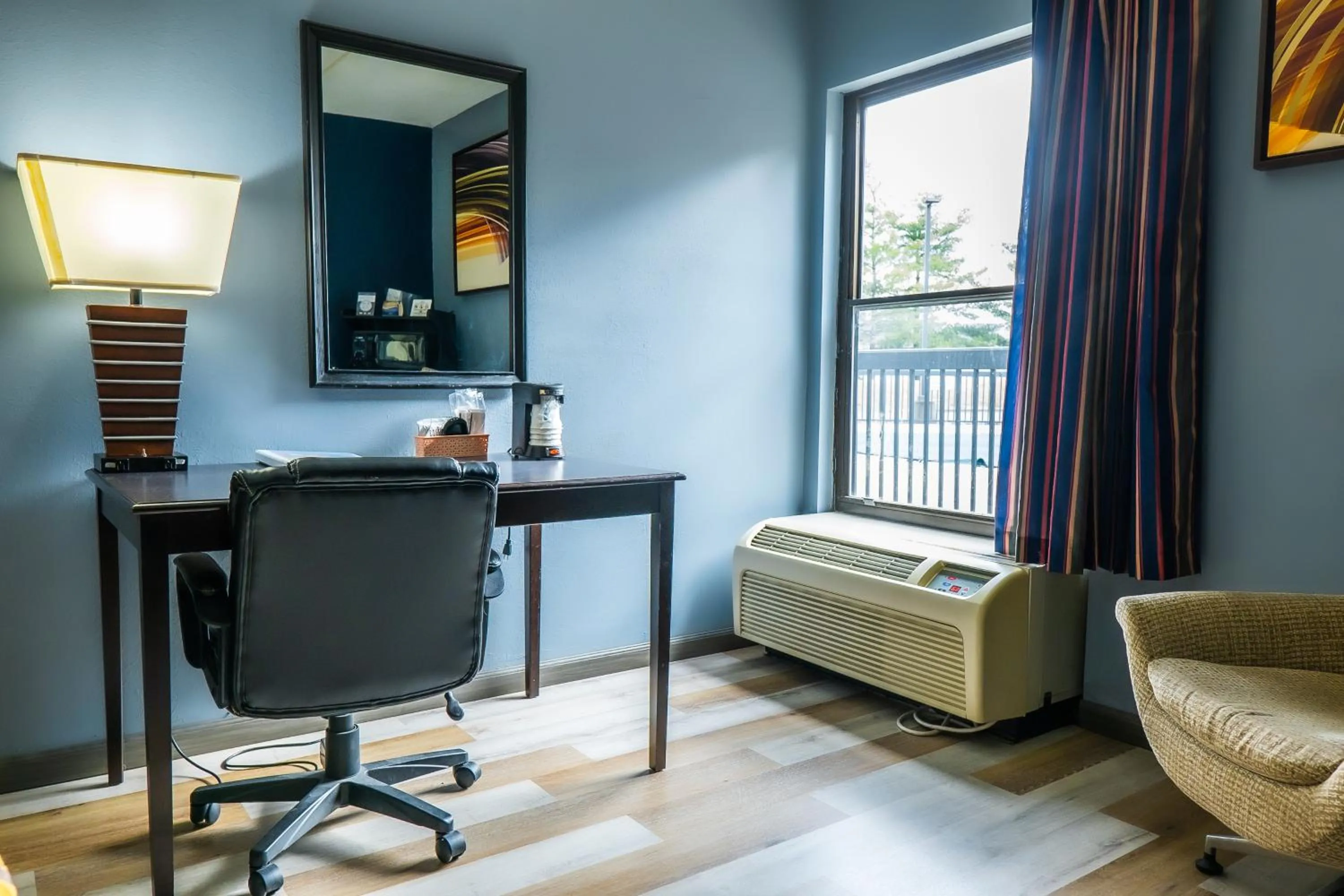 Seating area in Baymont by Wyndham London KY