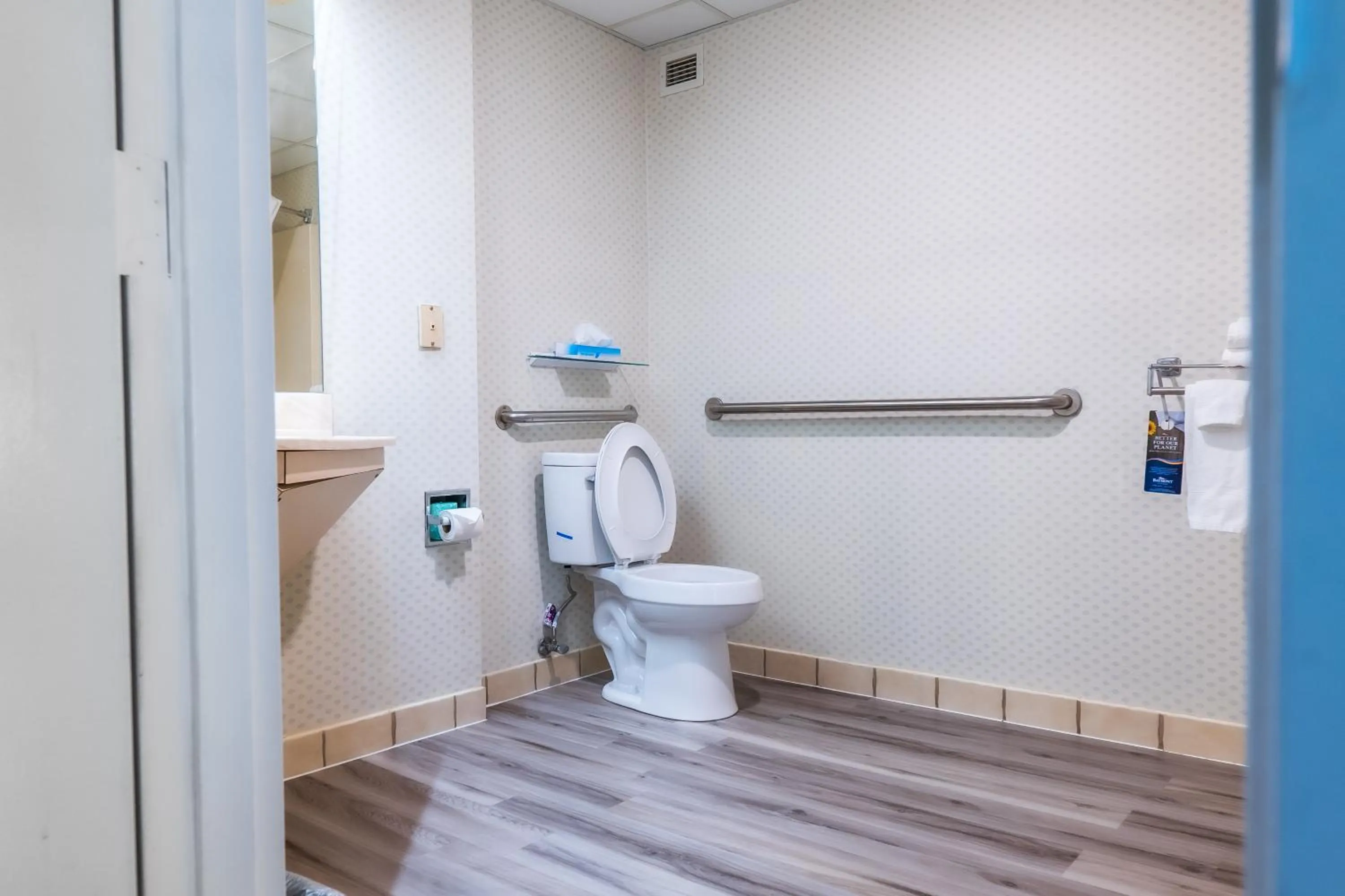 Toilet in Baymont by Wyndham London KY