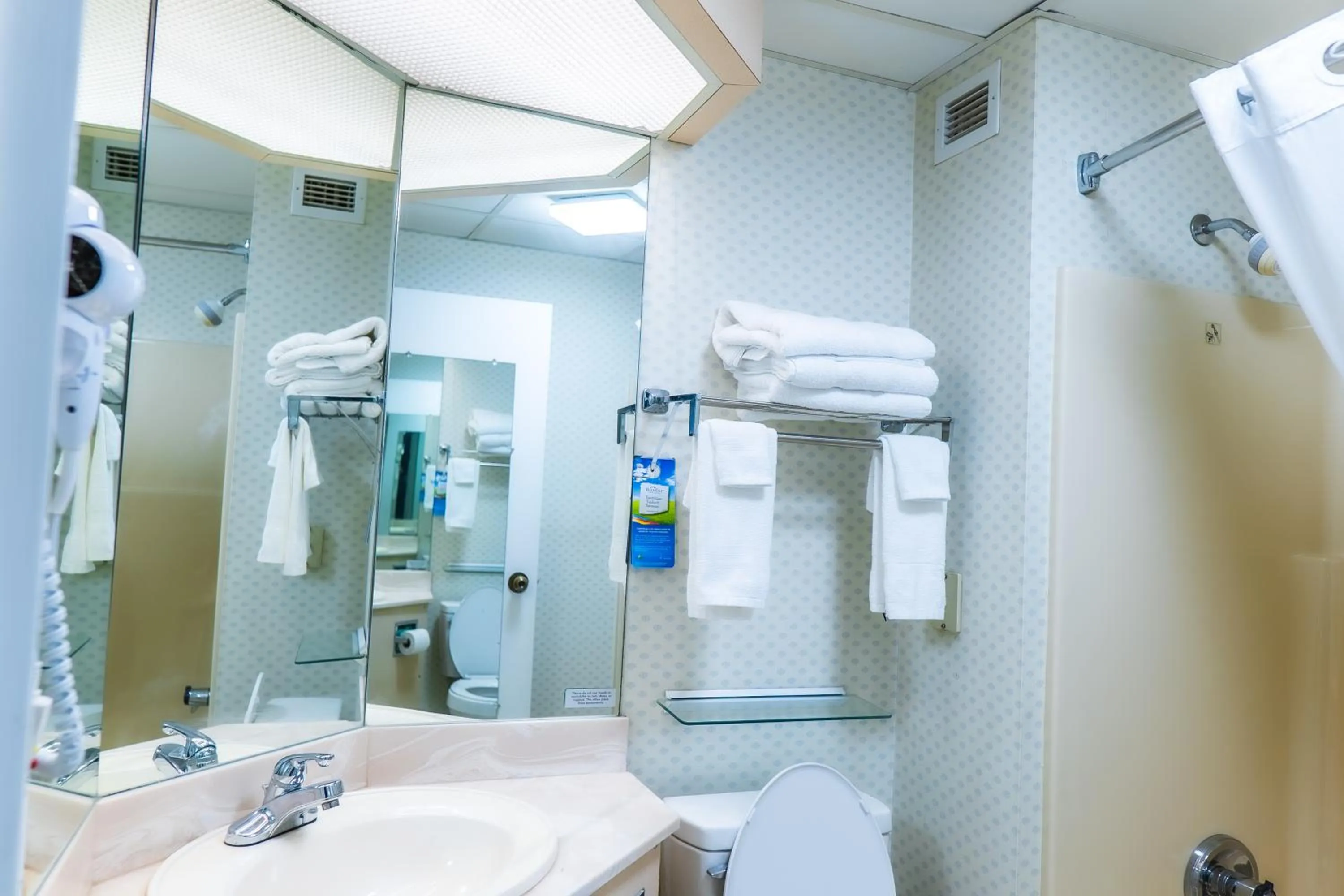 Shower in Baymont by Wyndham London KY