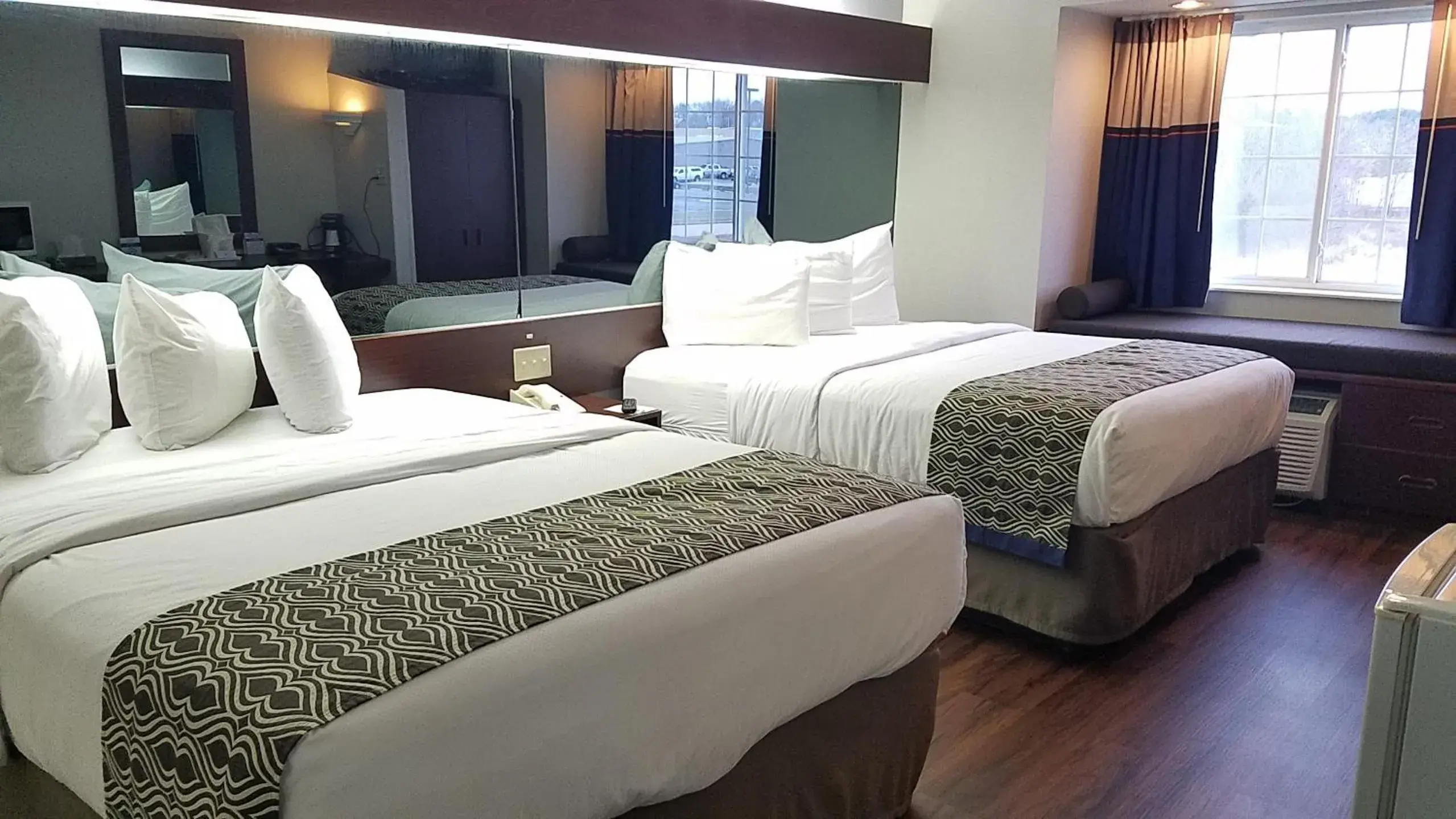 Bedroom, Bed in Microtel Inn & Suites by Wyndham London Bedroom, Bed in Microtel Inn & Suites by Wyndham London