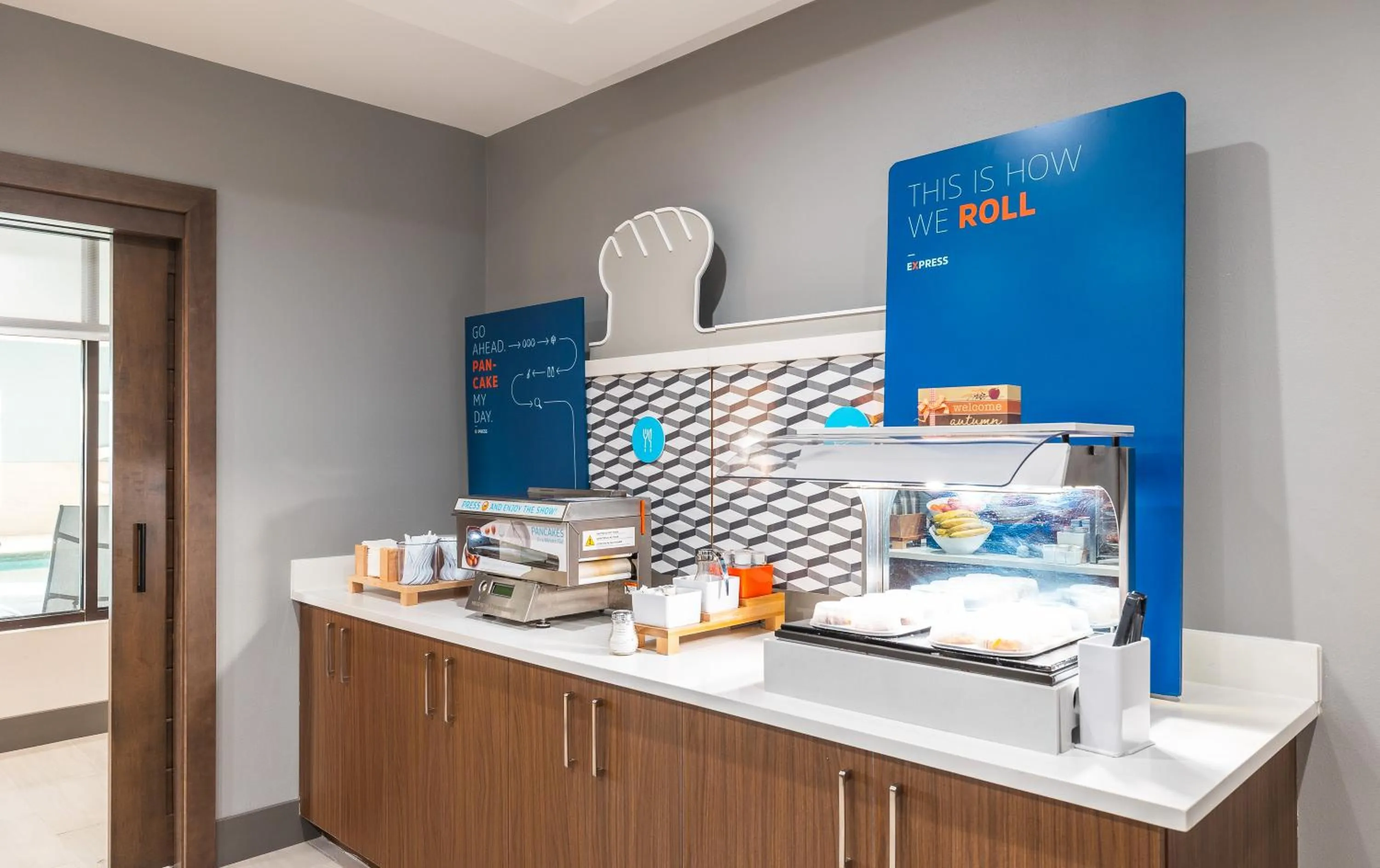 Breakfast in Holiday Inn Express Hotel and Suites Saint Robert by IHG