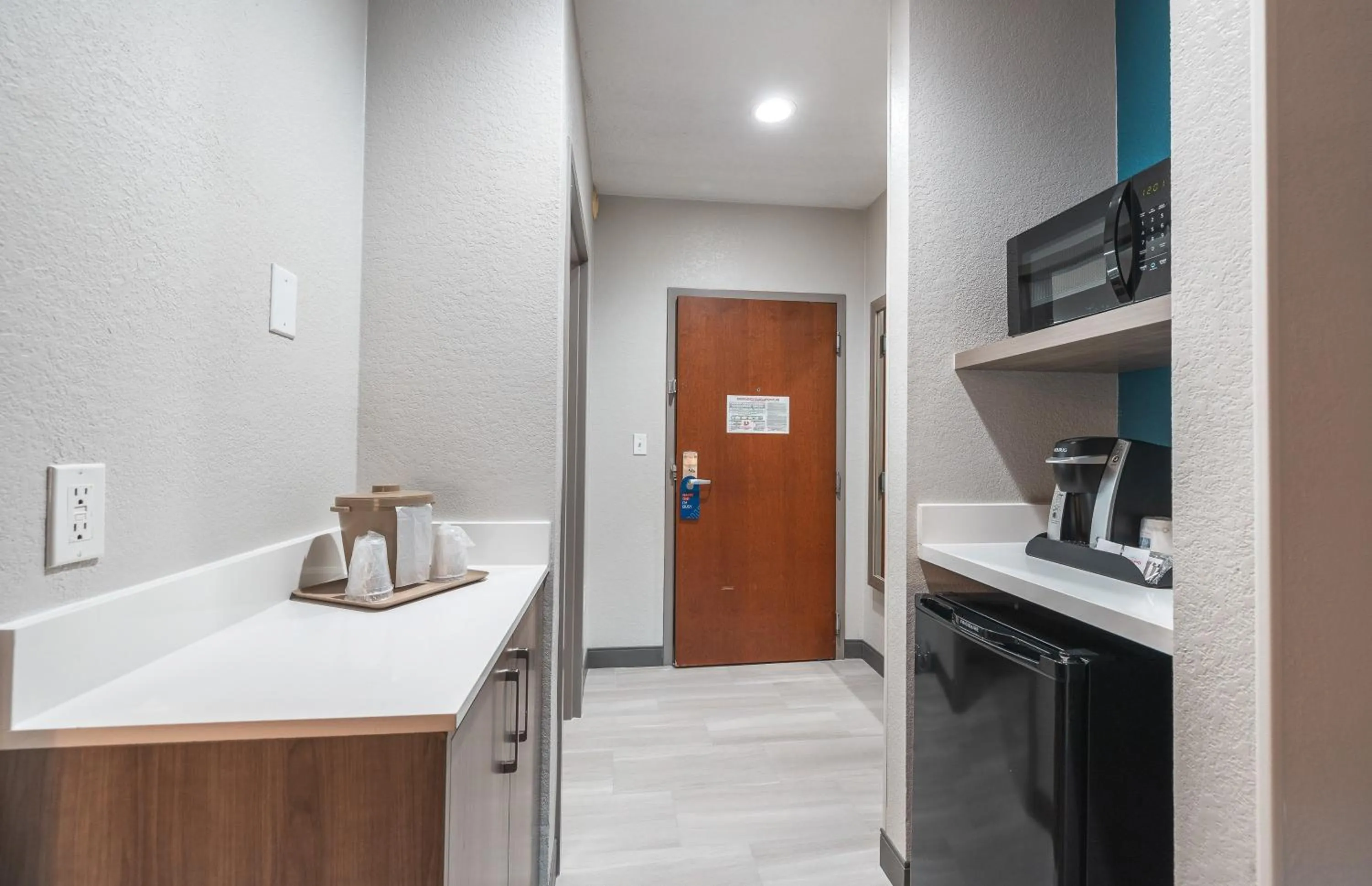 Photo of the whole room in Holiday Inn Express Hotel and Suites Saint Robert by IHG