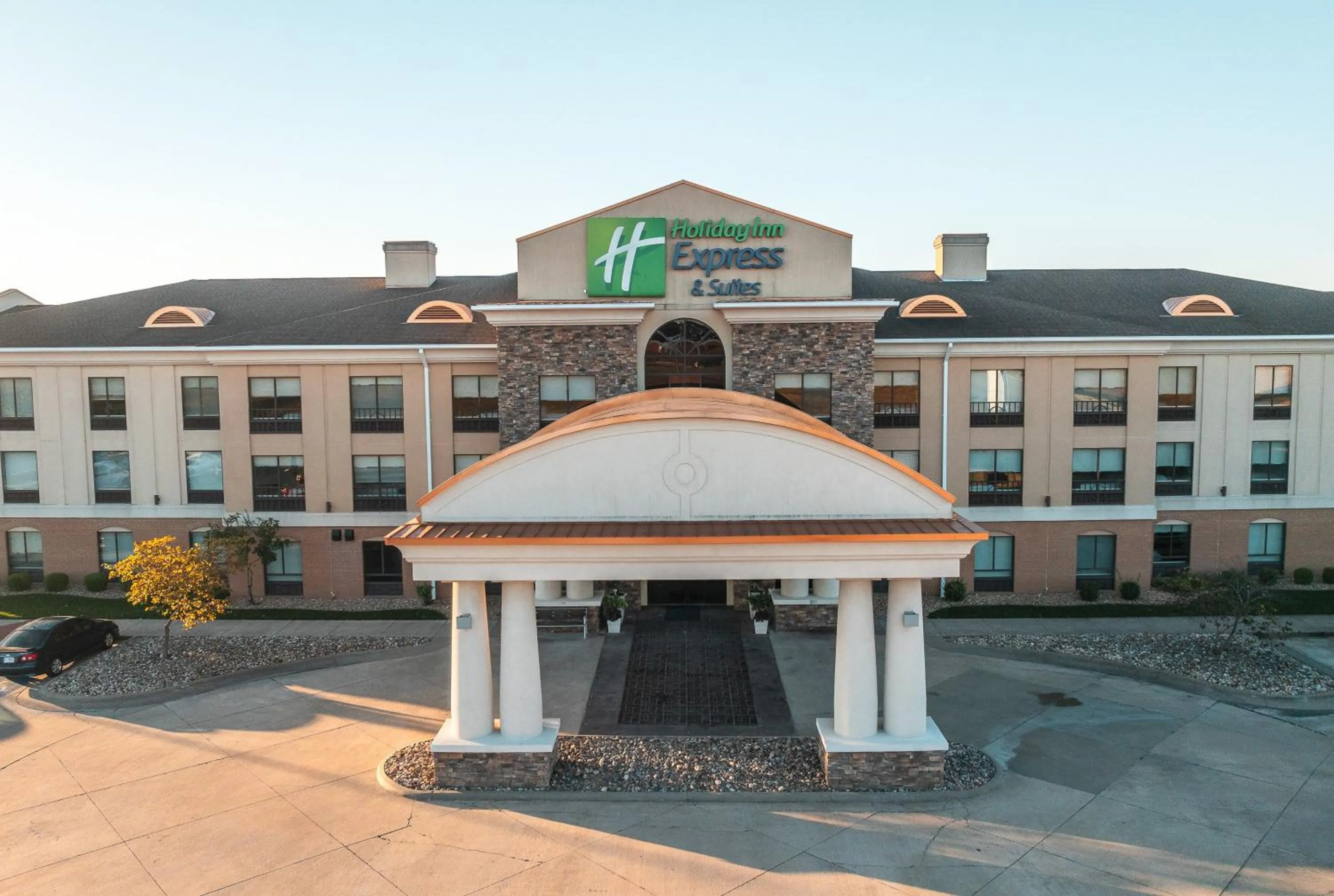 Property building in Holiday Inn Express Hotel and Suites Saint Robert by IHG