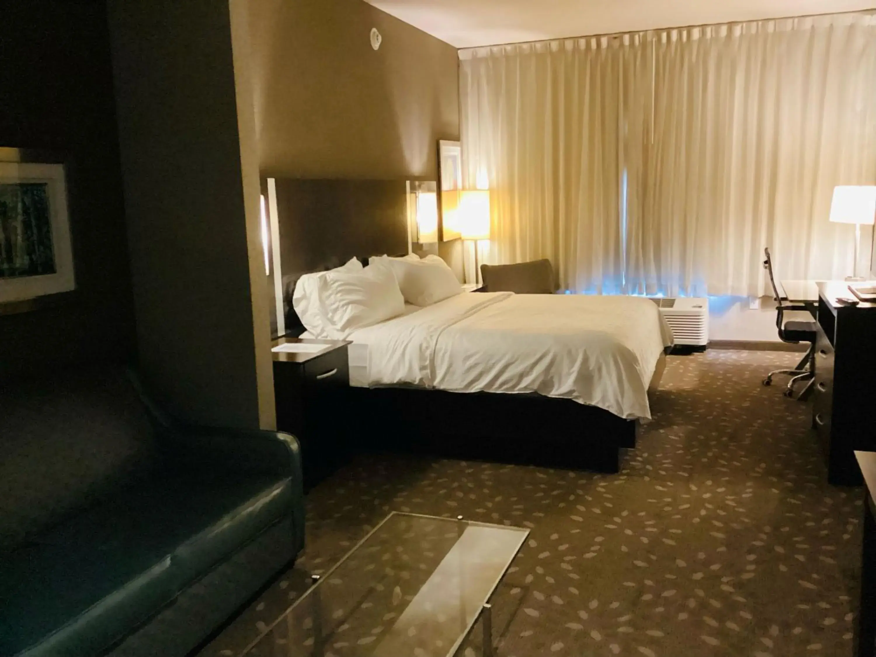 Photo of the whole room, Bed in Holiday Inn Express Hotel and Suites Saint Robert by IHG Photo of the whole room, Bed in Holiday Inn Express Hotel and Suites Saint Robert by IHG