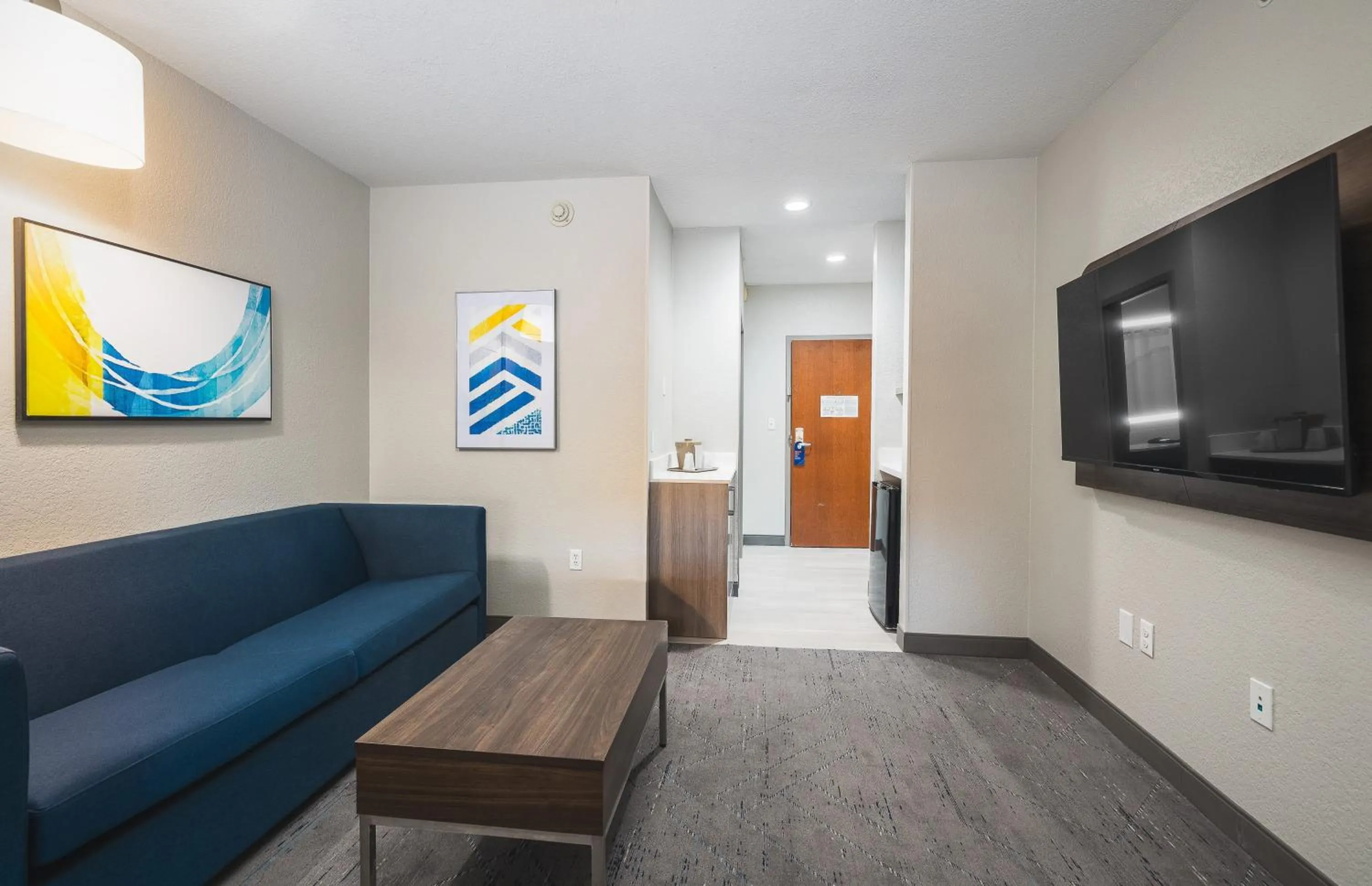 Photo of the whole room in Holiday Inn Express Hotel and Suites Saint Robert by IHG