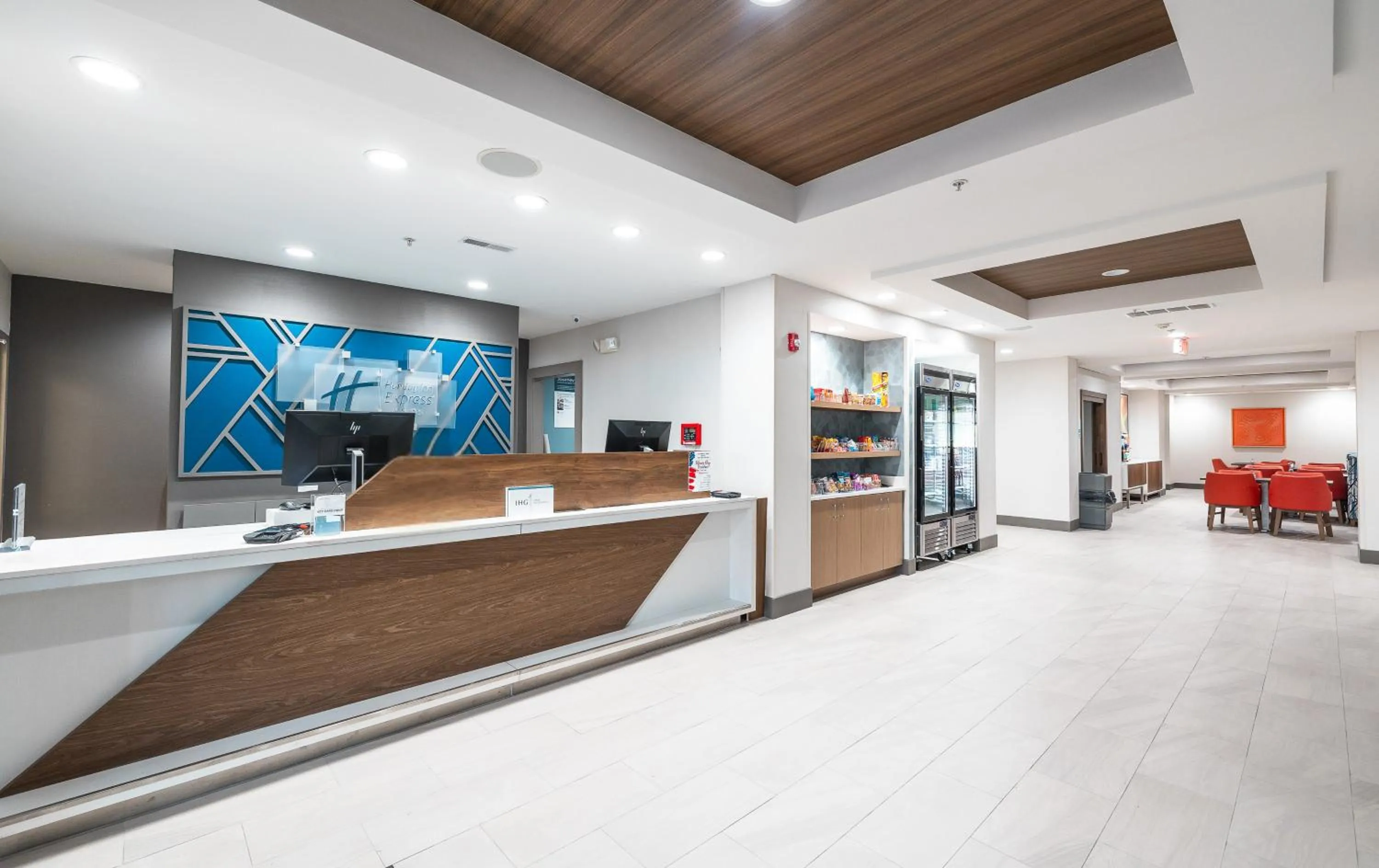 Property building in Holiday Inn Express Hotel and Suites Saint Robert by IHG