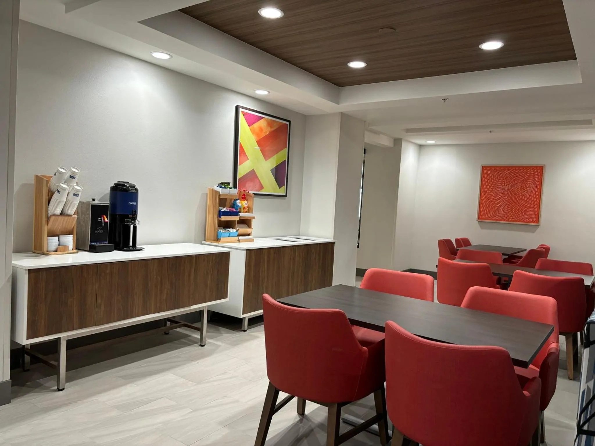 Breakfast in Holiday Inn Express Hotel and Suites Saint Robert by IHG