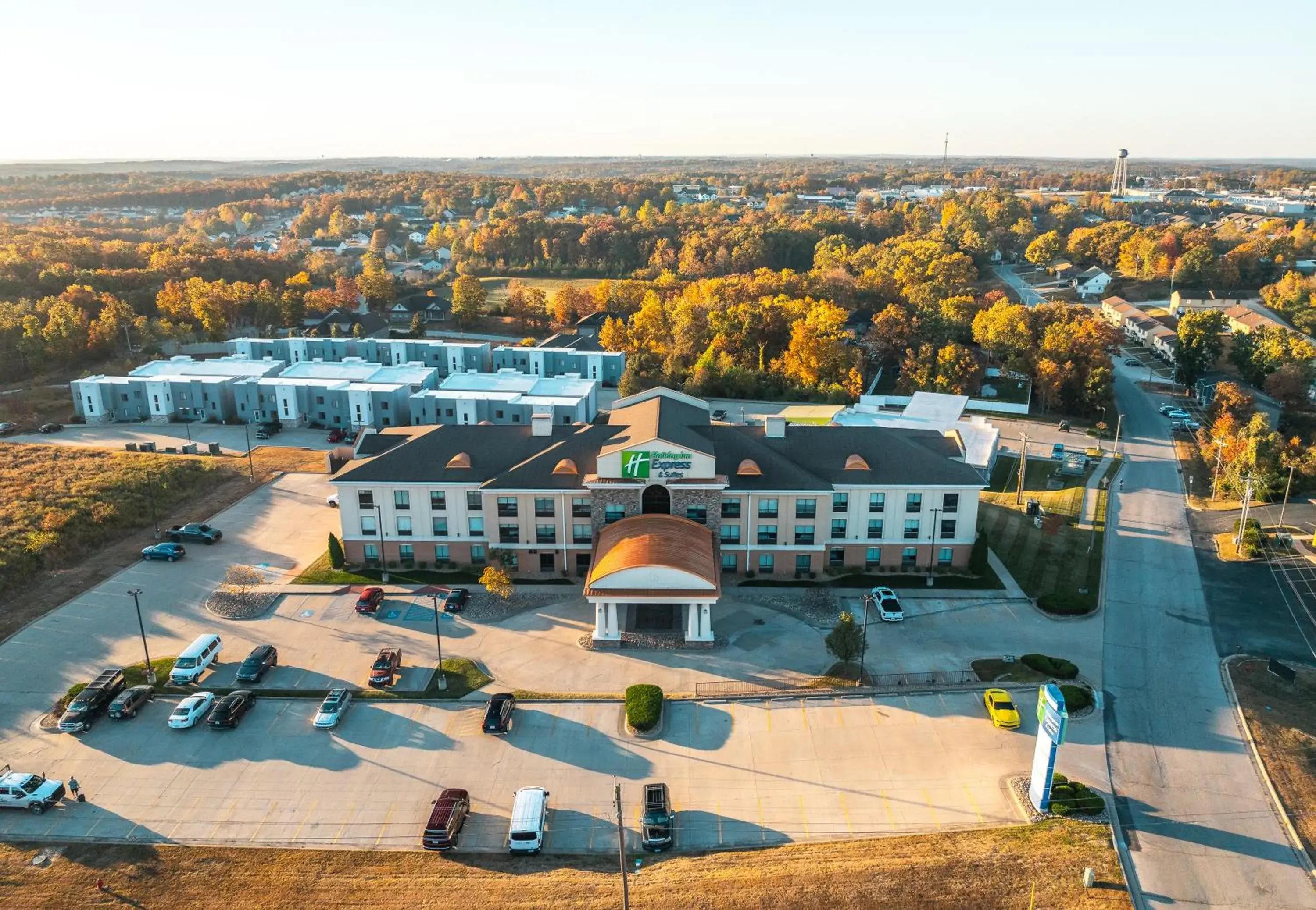 Property building in Holiday Inn Express Hotel and Suites Saint Robert by IHG Property building in Holiday Inn Express Hotel and Suites Saint Robert by IHG