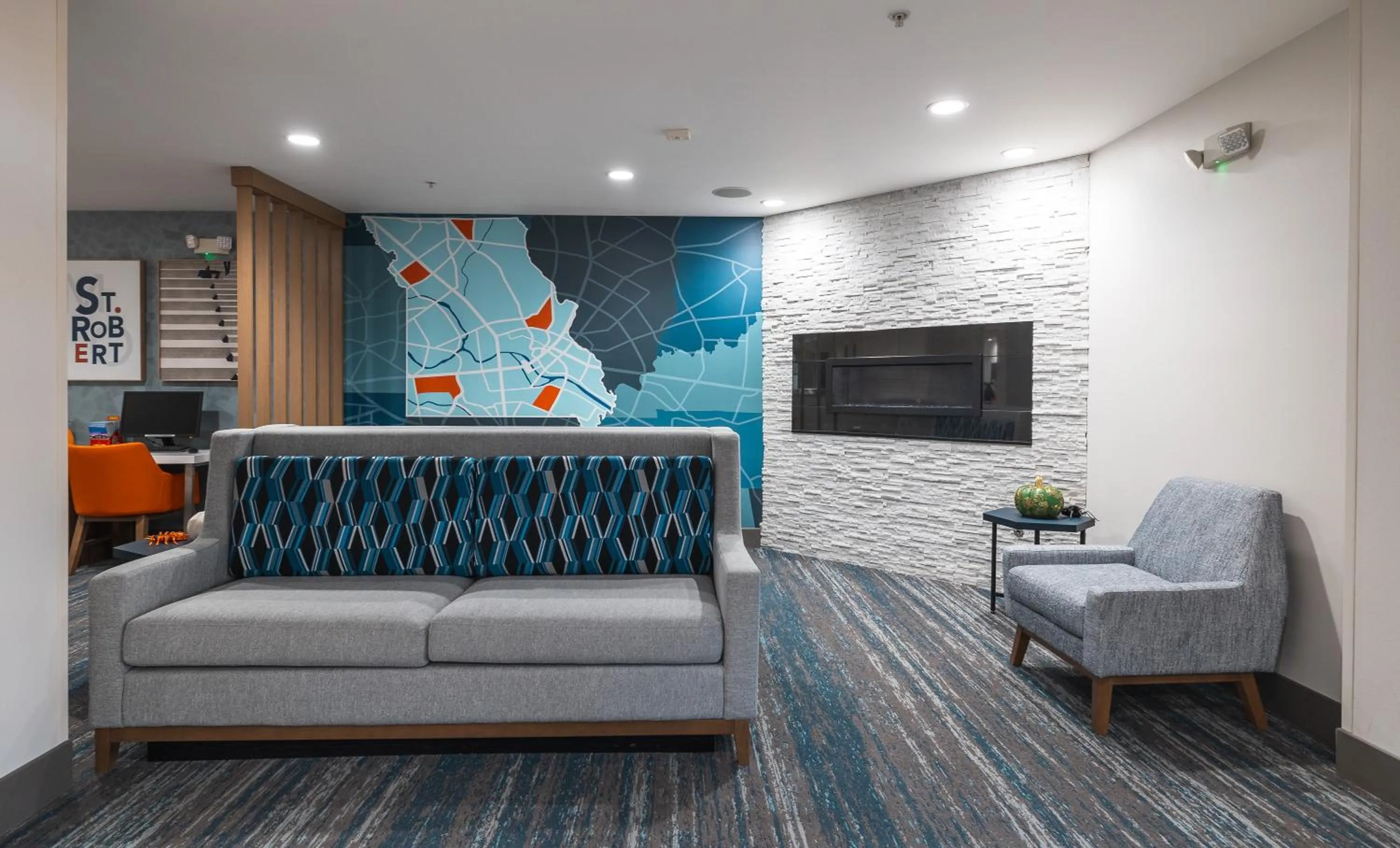 Lobby or reception in Holiday Inn Express Hotel and Suites Saint Robert by IHG