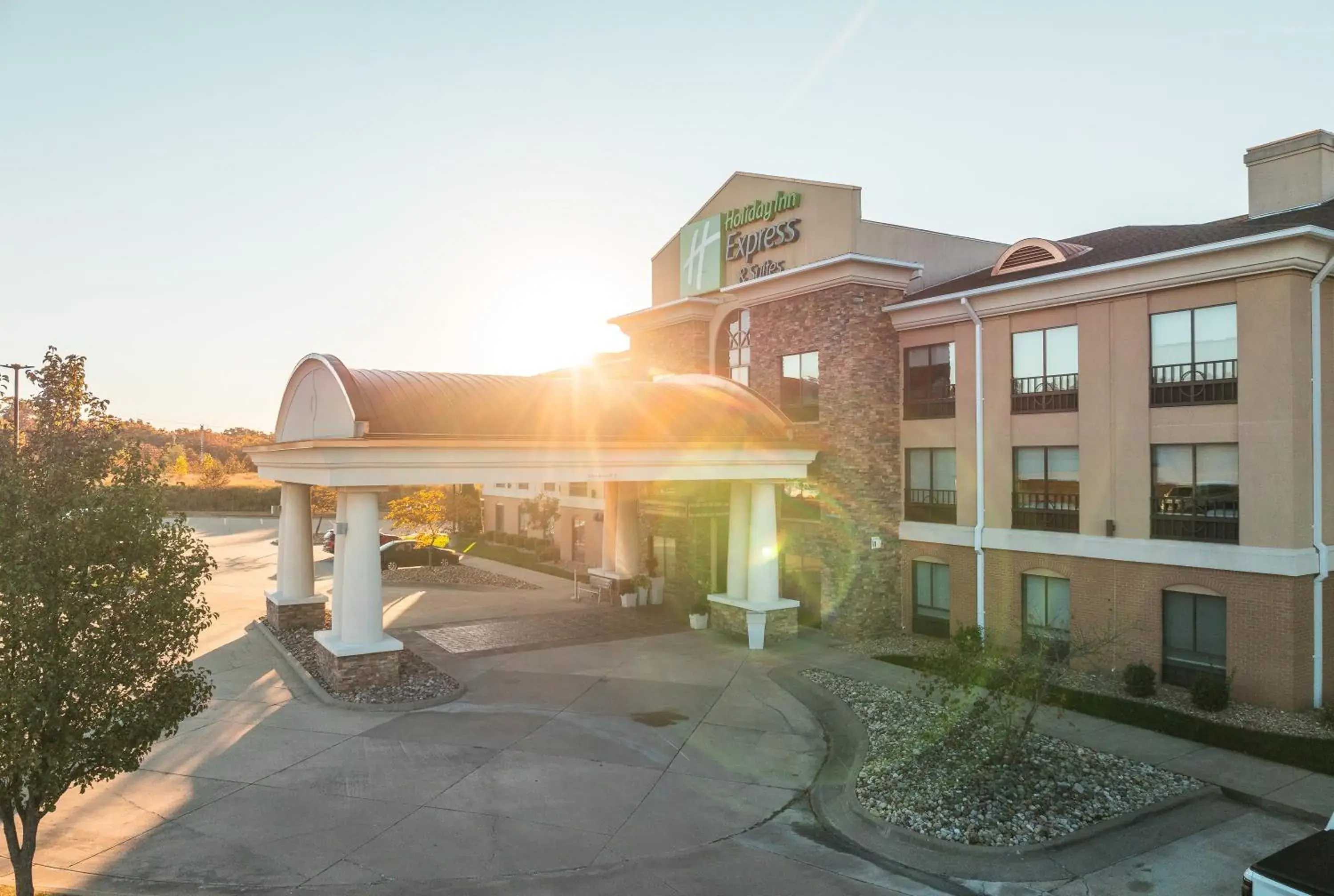 Property building in Holiday Inn Express Hotel and Suites Saint Robert by IHG Property building in Holiday Inn Express Hotel and Suites Saint Robert by IHG