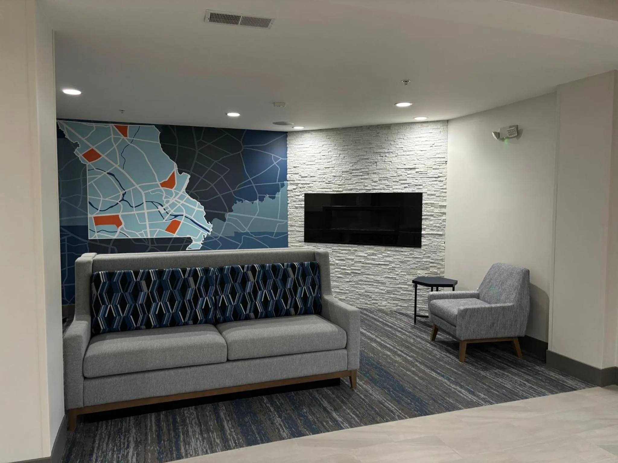 Property building in Holiday Inn Express Hotel and Suites Saint Robert by IHG