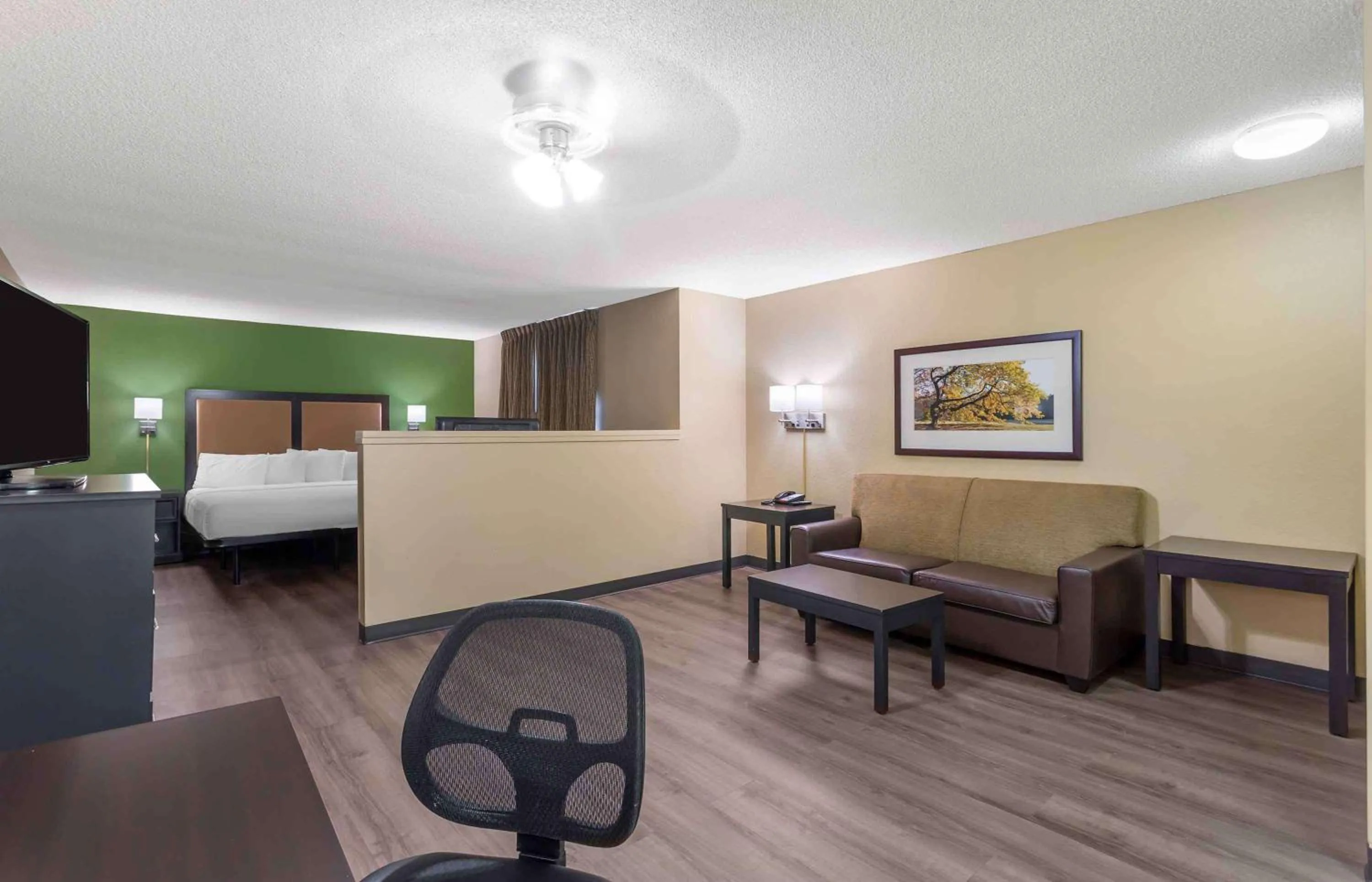 Bedroom, Bed in Extended Stay America Suites - Salt Lake City - West Valley Center