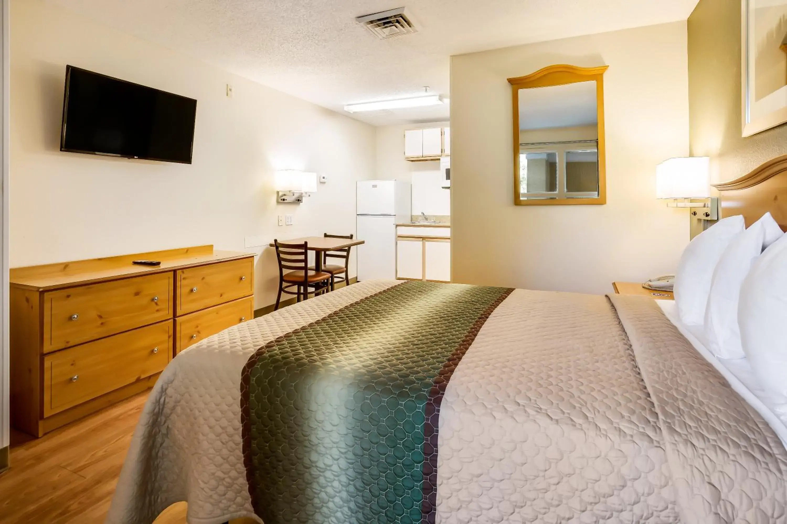 Studio Queen Room Disability Access Roll-In Shower Non-Smoking in HomeTowne Studios by Red Roof Salt Lake City - Mid Valley Studio Queen Room Disability Access Roll-In Shower Non-Smoking in HomeTowne Studios by Red Roof Salt Lake City - Mid Valley