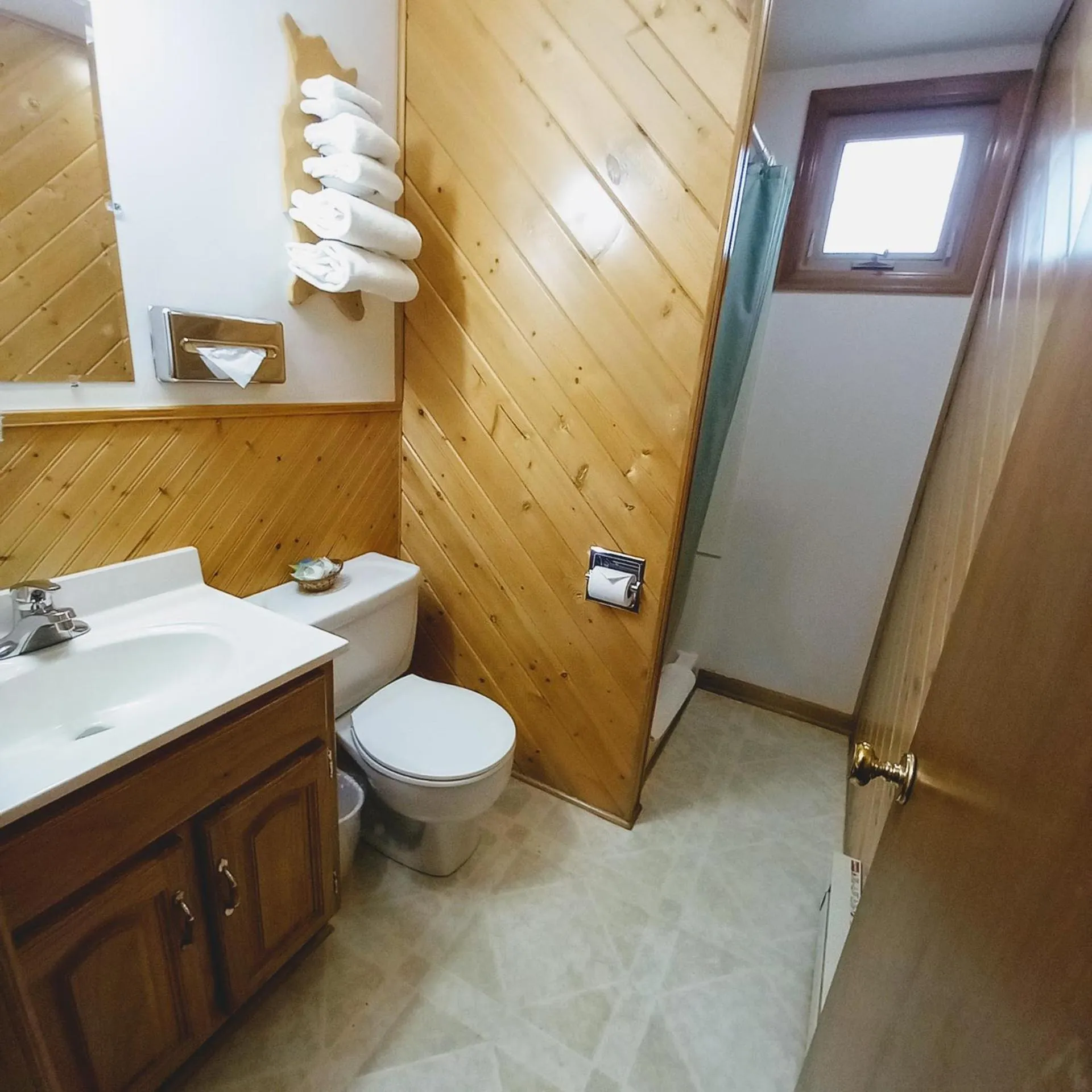 Bathroom in Lone Eagle Lodge