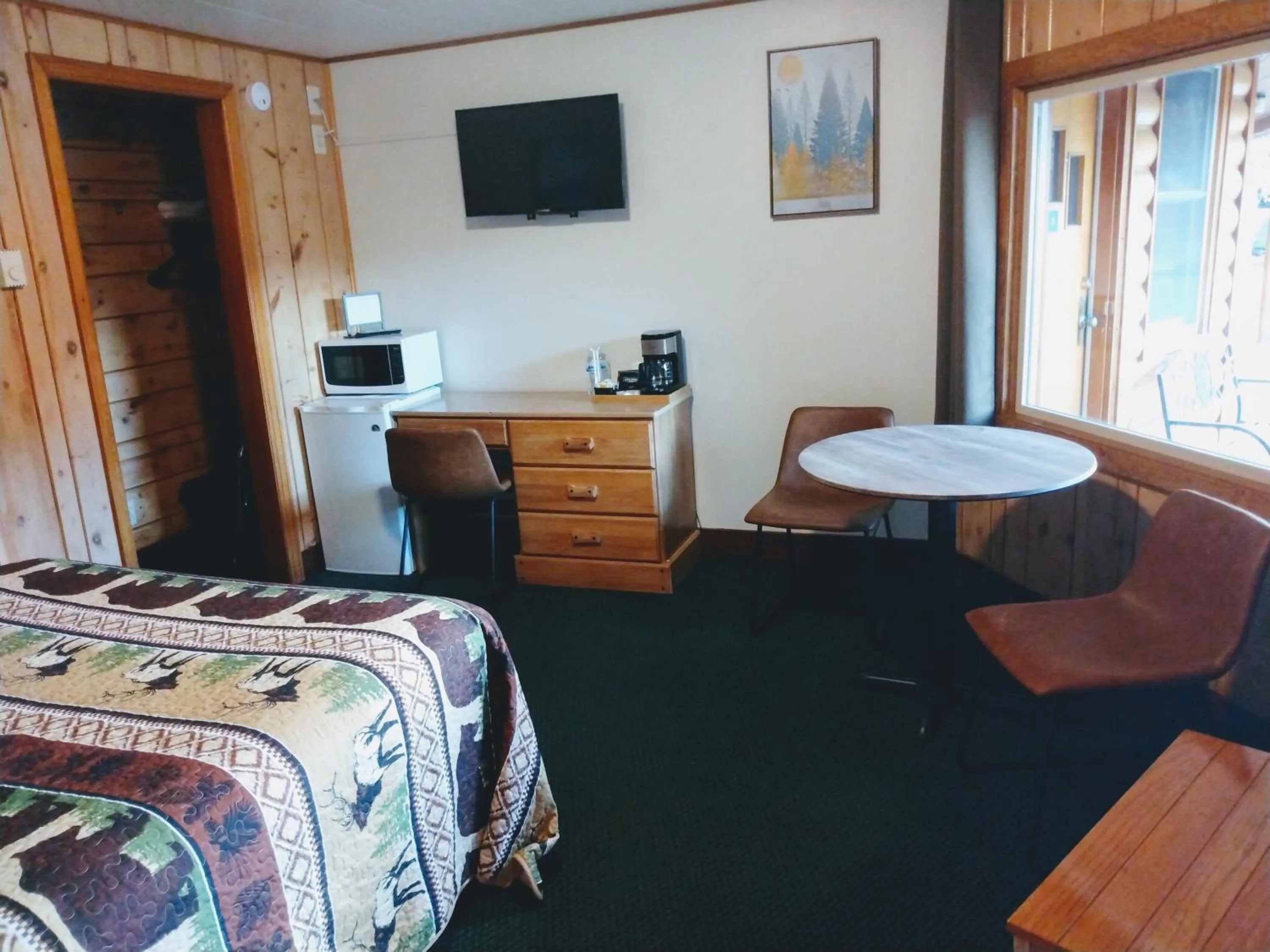 Bedroom in Lone Eagle Lodge