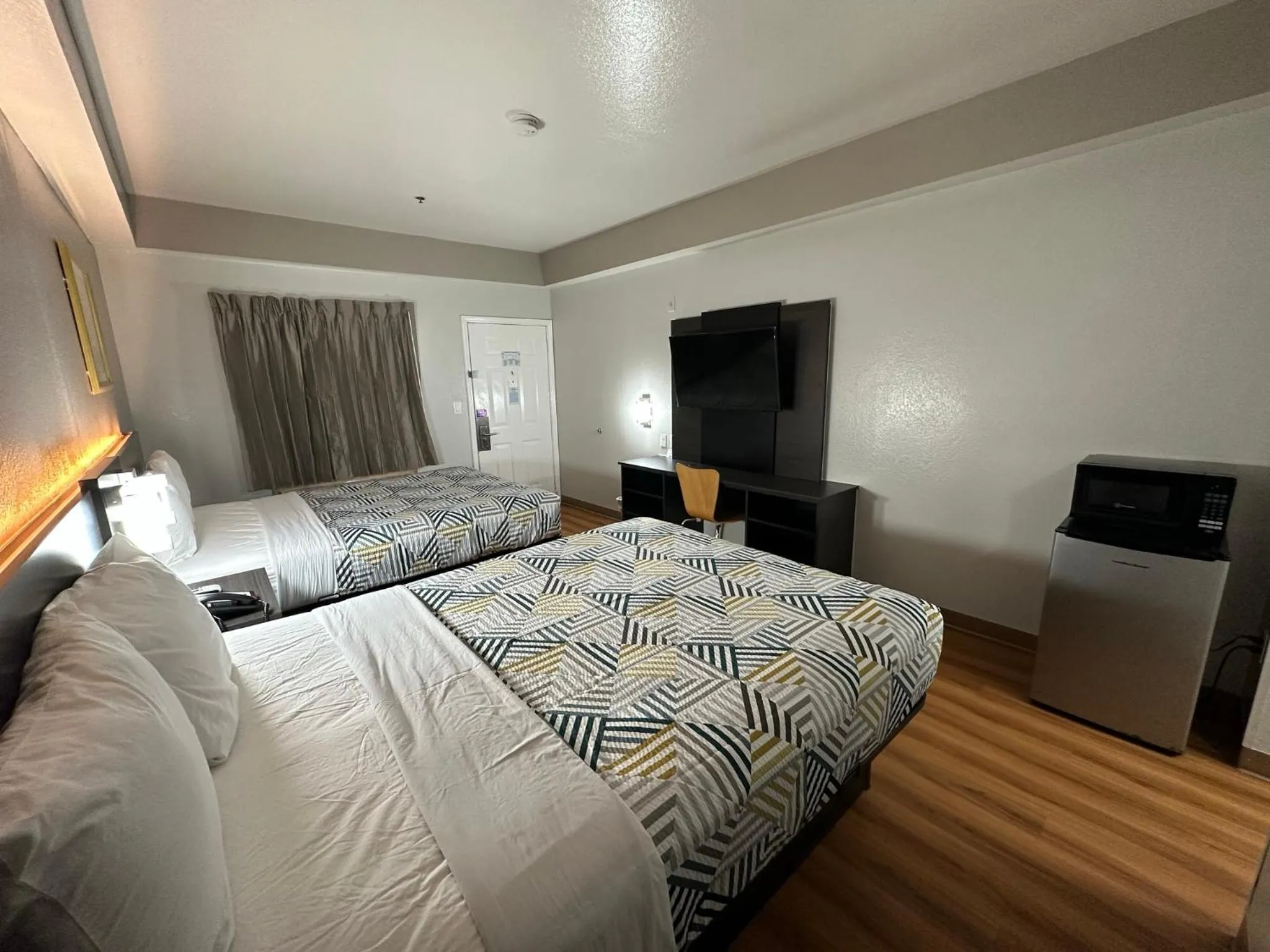 Bed in Motel 6 Alvarado TX