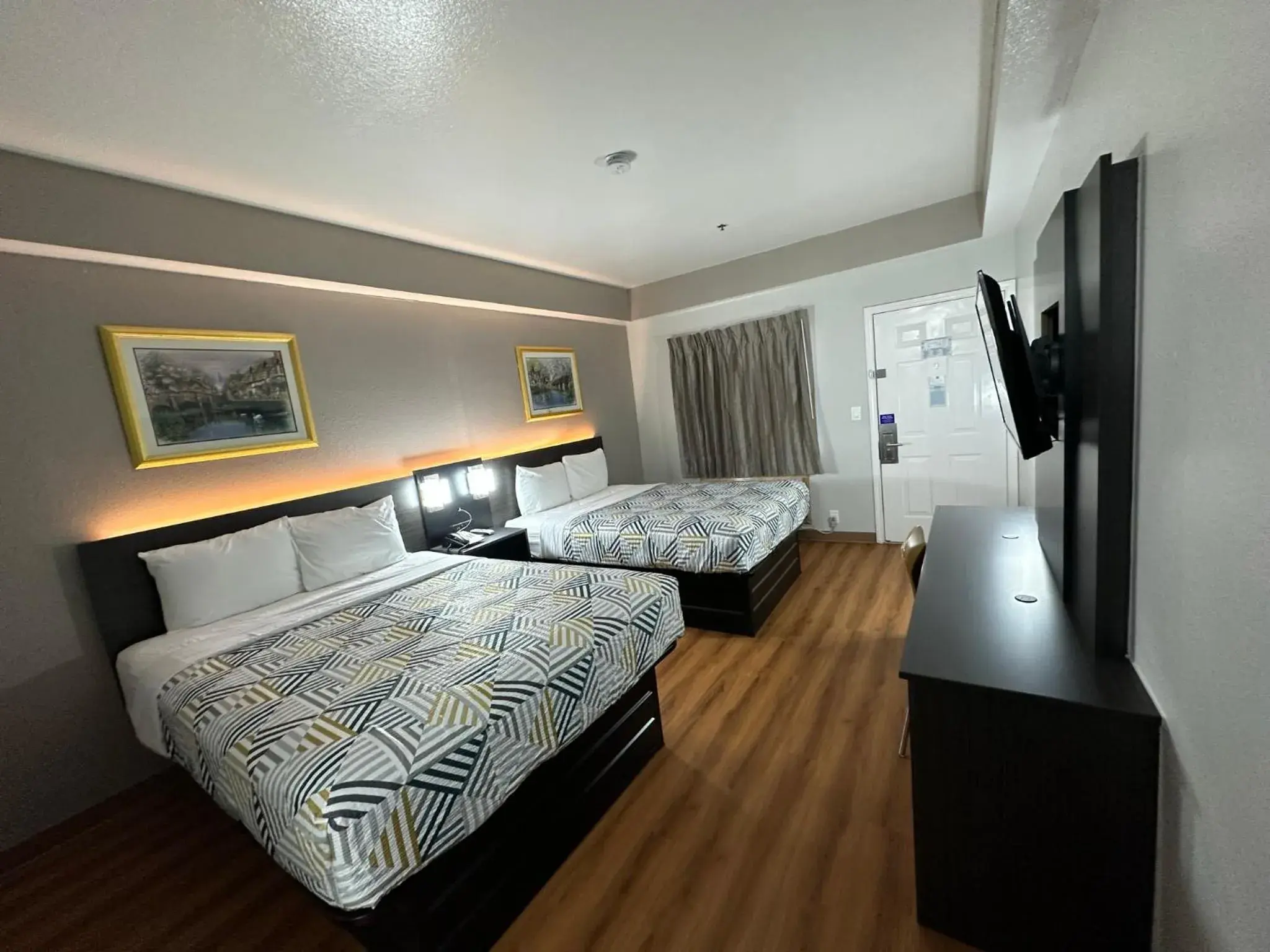 Queen Room with Two Queen Beds - Non-Smoking in Motel 6 Alvarado TX Queen Room with Two Queen Beds - Non-Smoking in Motel 6 Alvarado TX