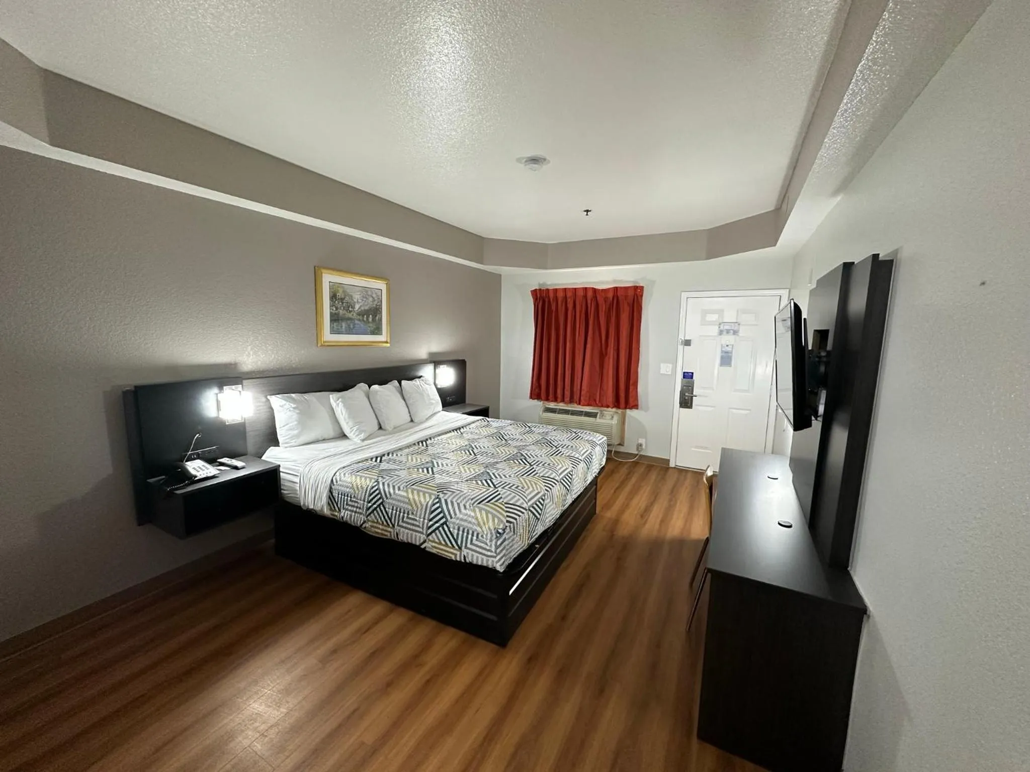 Bed in Motel 6 Alvarado TX