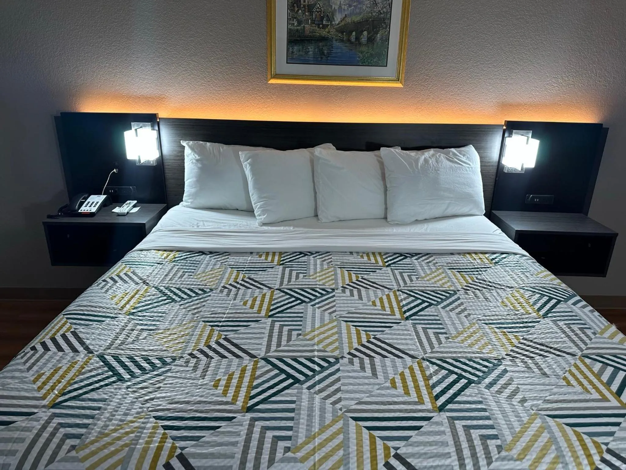 Bed in Motel 6 Alvarado TX