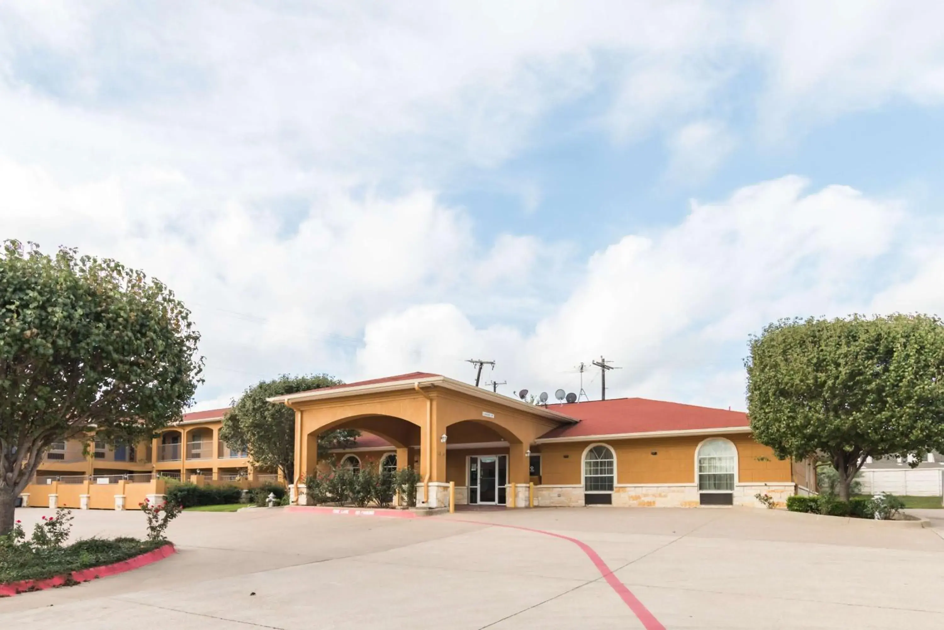 Property building in Motel 6 Alvarado TX Property building in Motel 6 Alvarado TX
