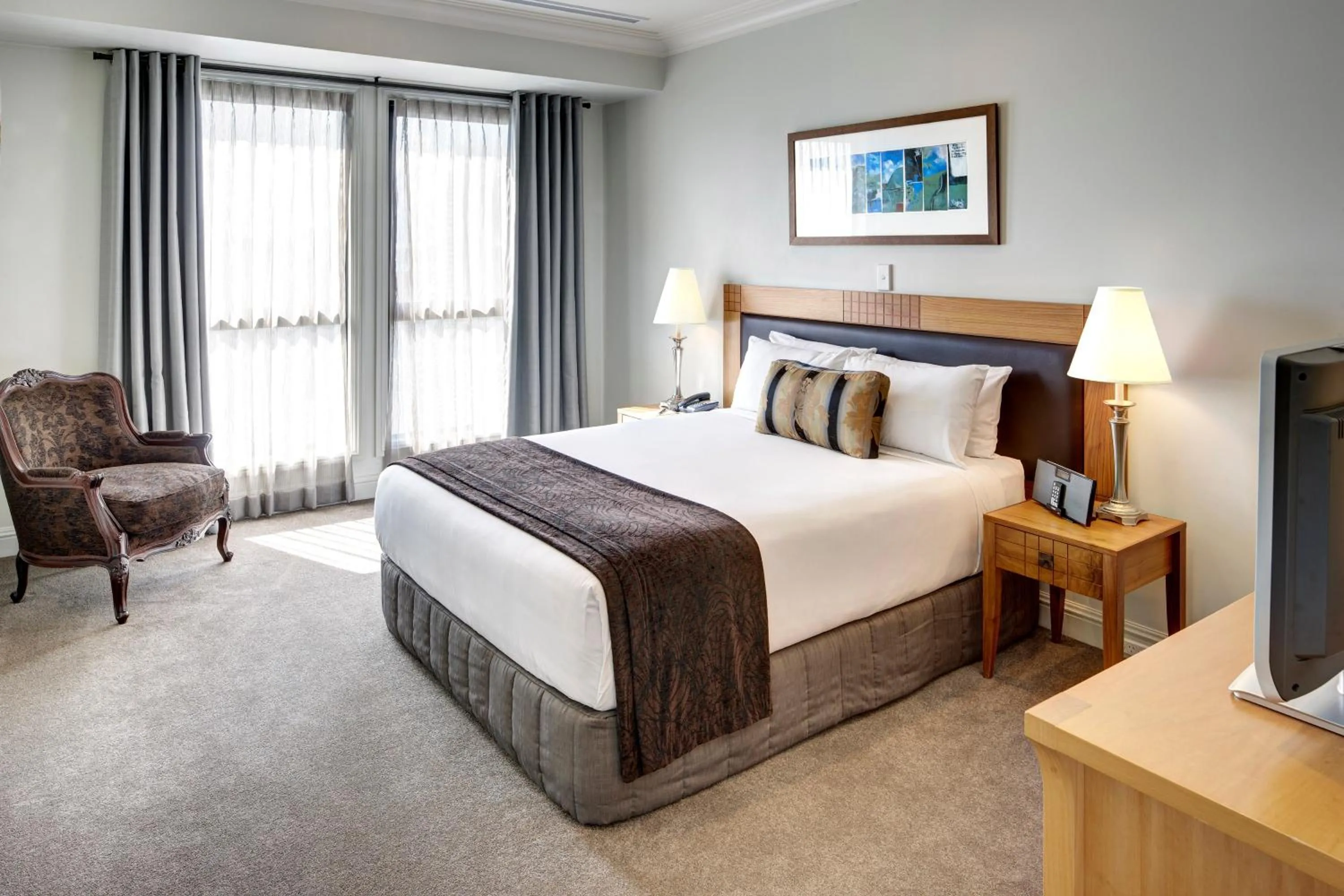 Bed in Rendezvous Heritage Hotel Auckland