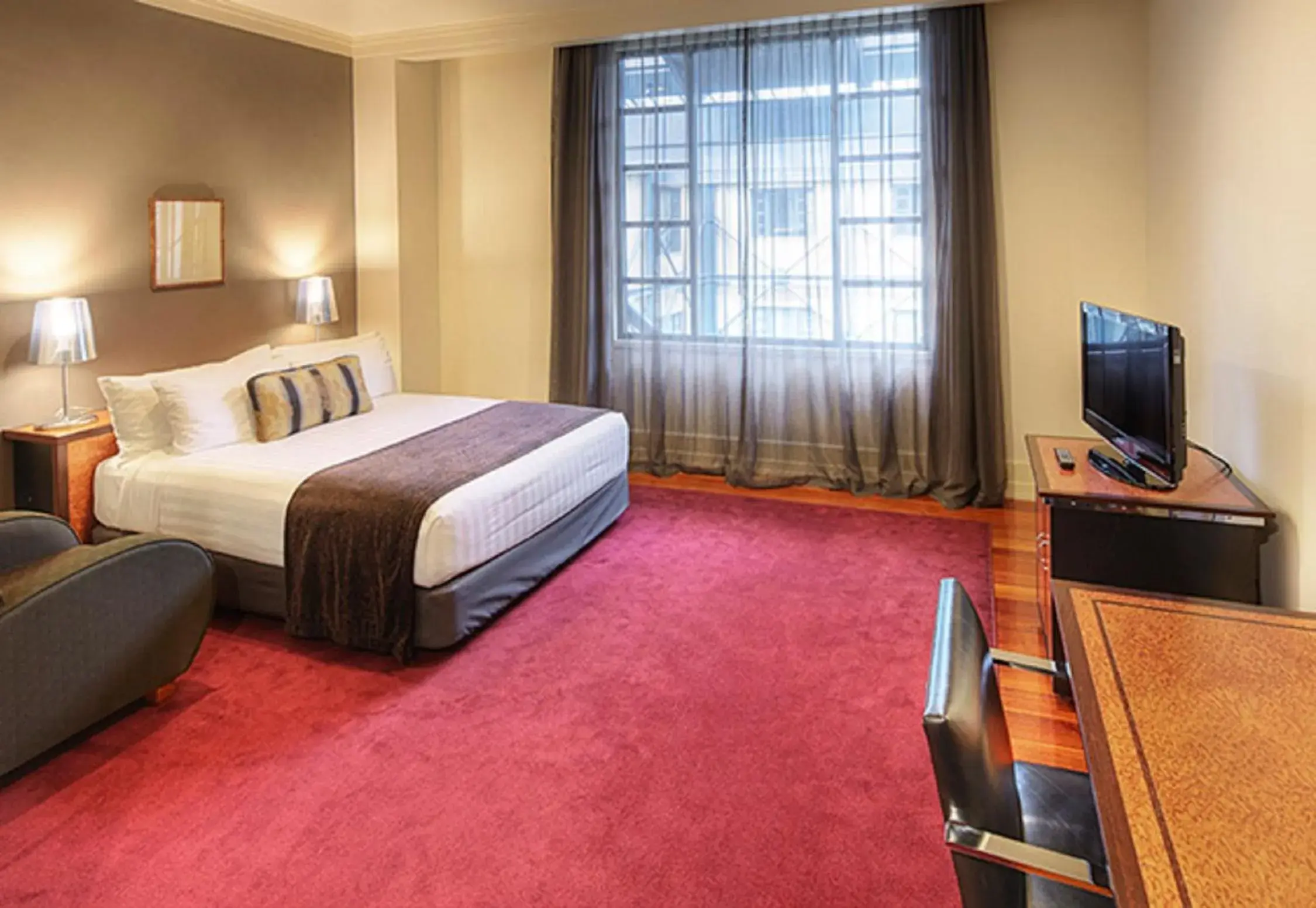 Photo of the whole room, Bed in Heritage Auckland, A Heritage Hotel