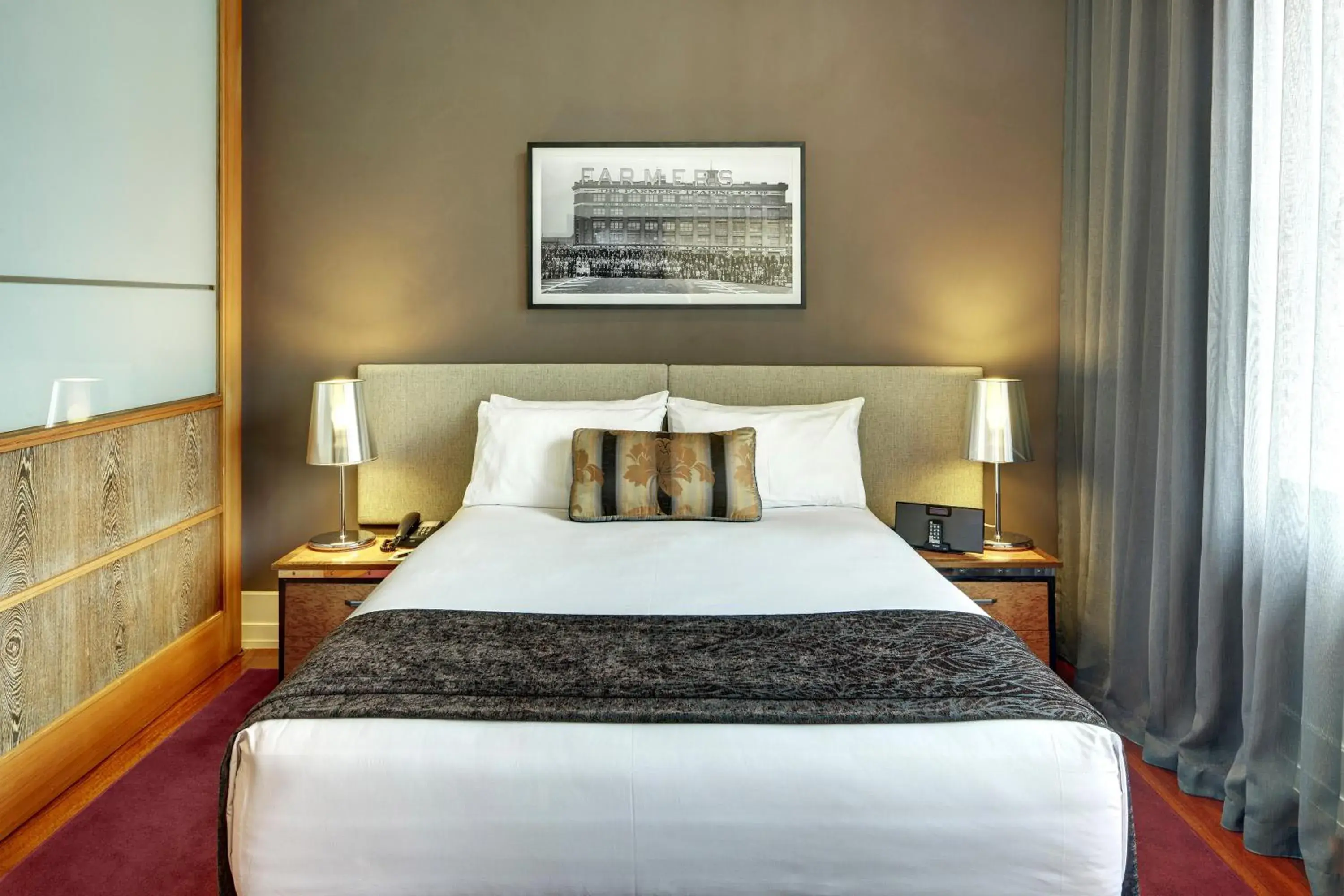 Bed in Heritage Auckland, A Heritage Hotel