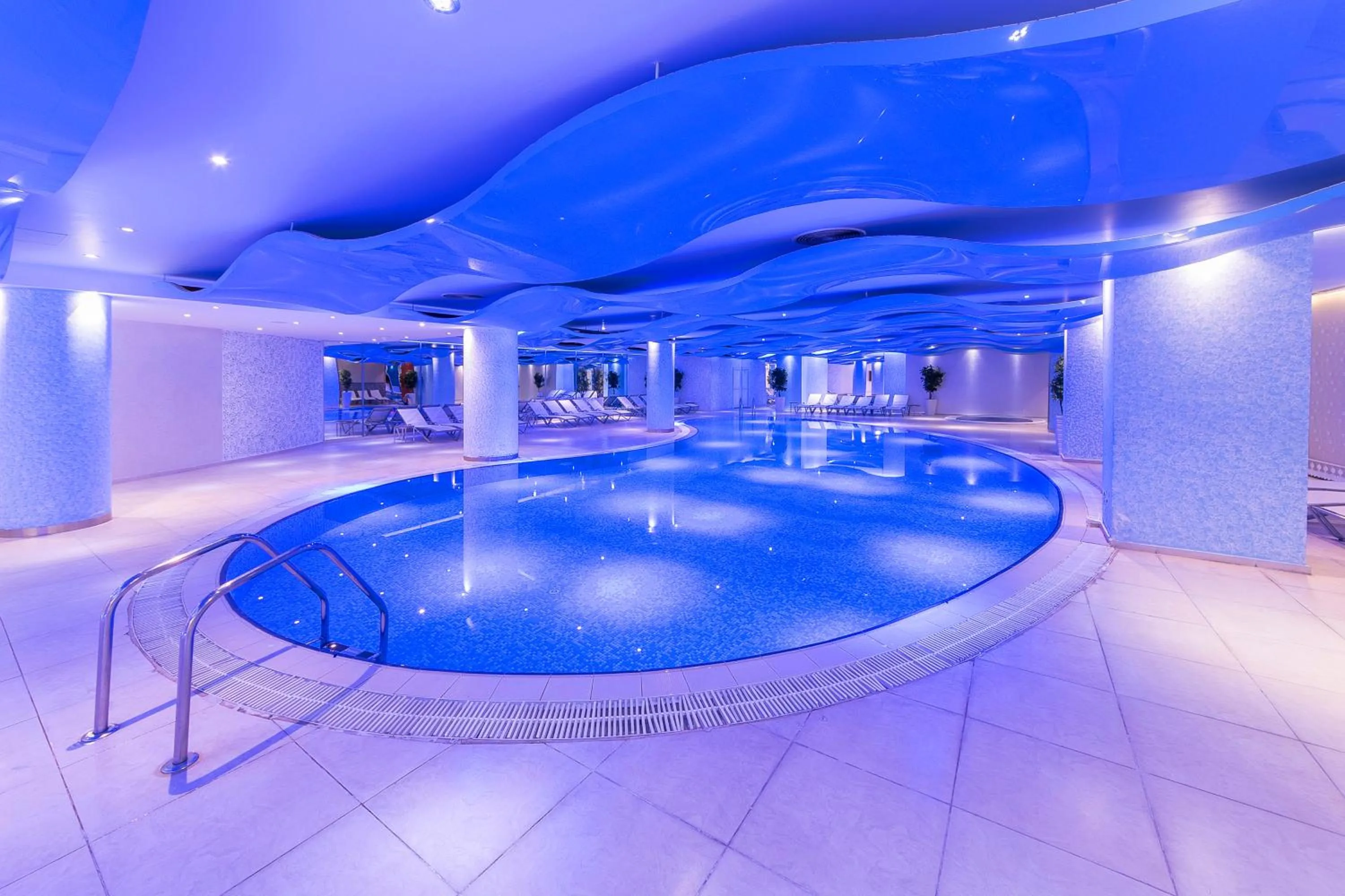 Swimming pool in Hotel Grand Swiss